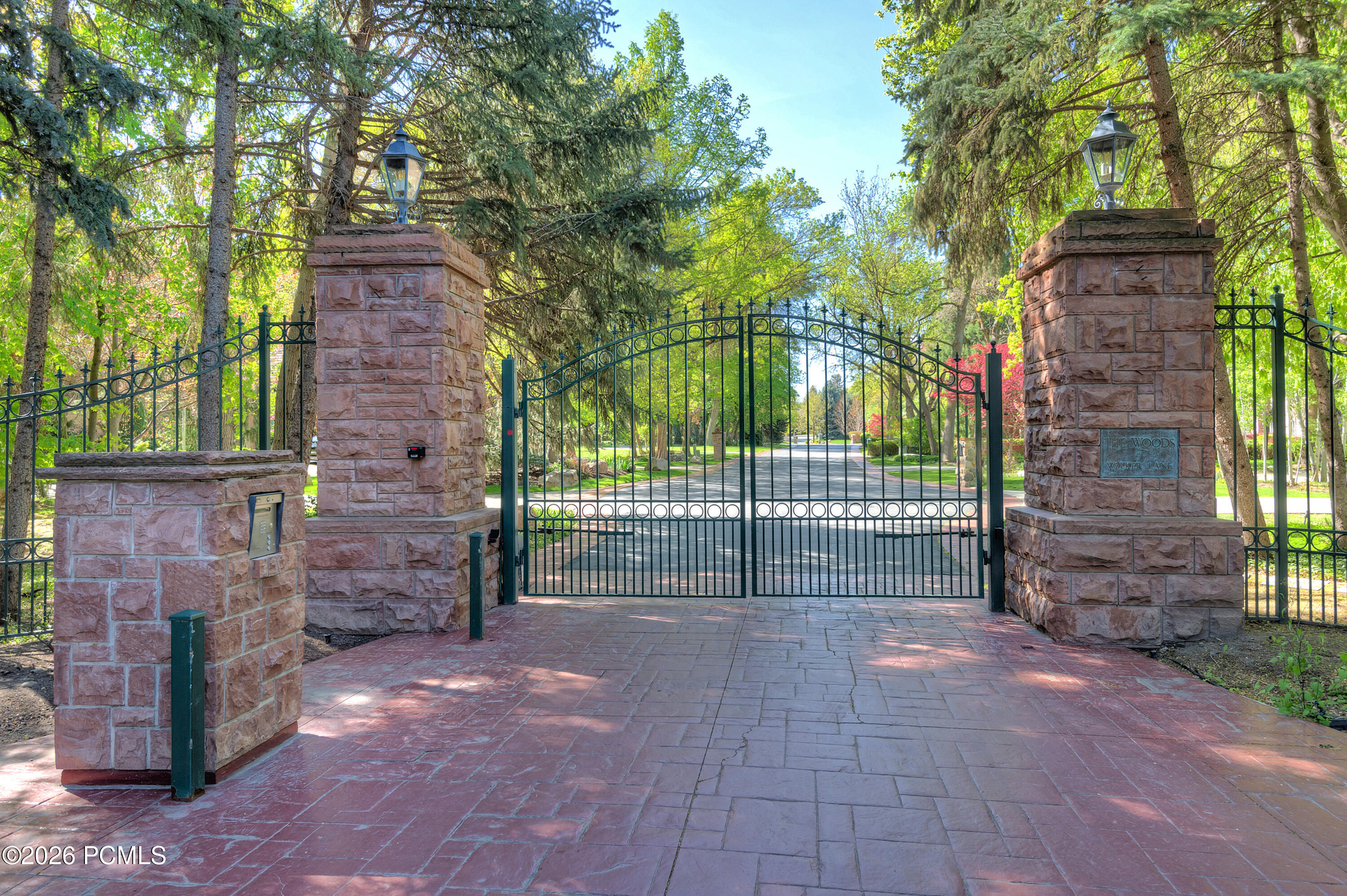 5543 Walker Woods Lane