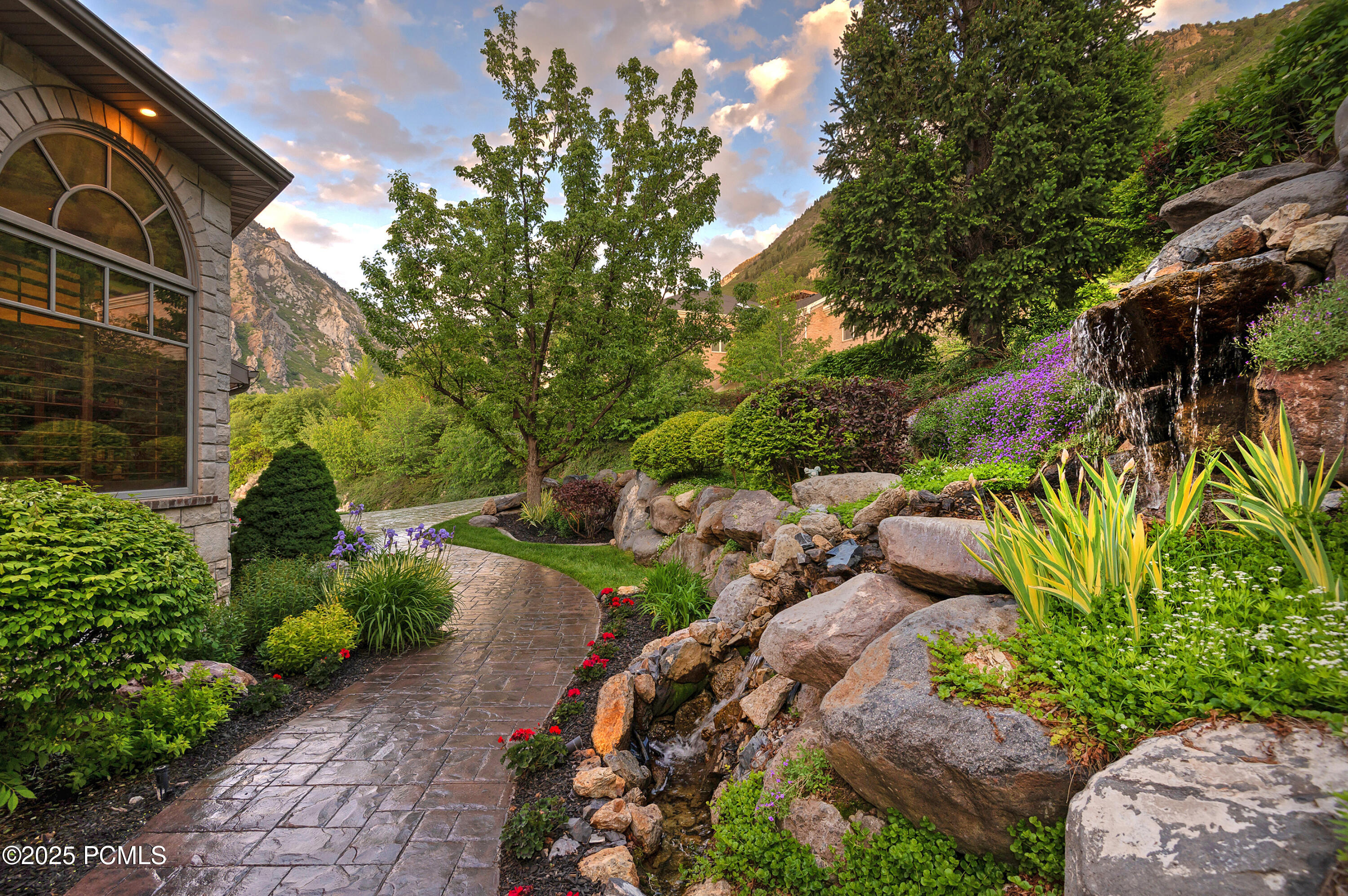 9862 S Granite Slope Drive