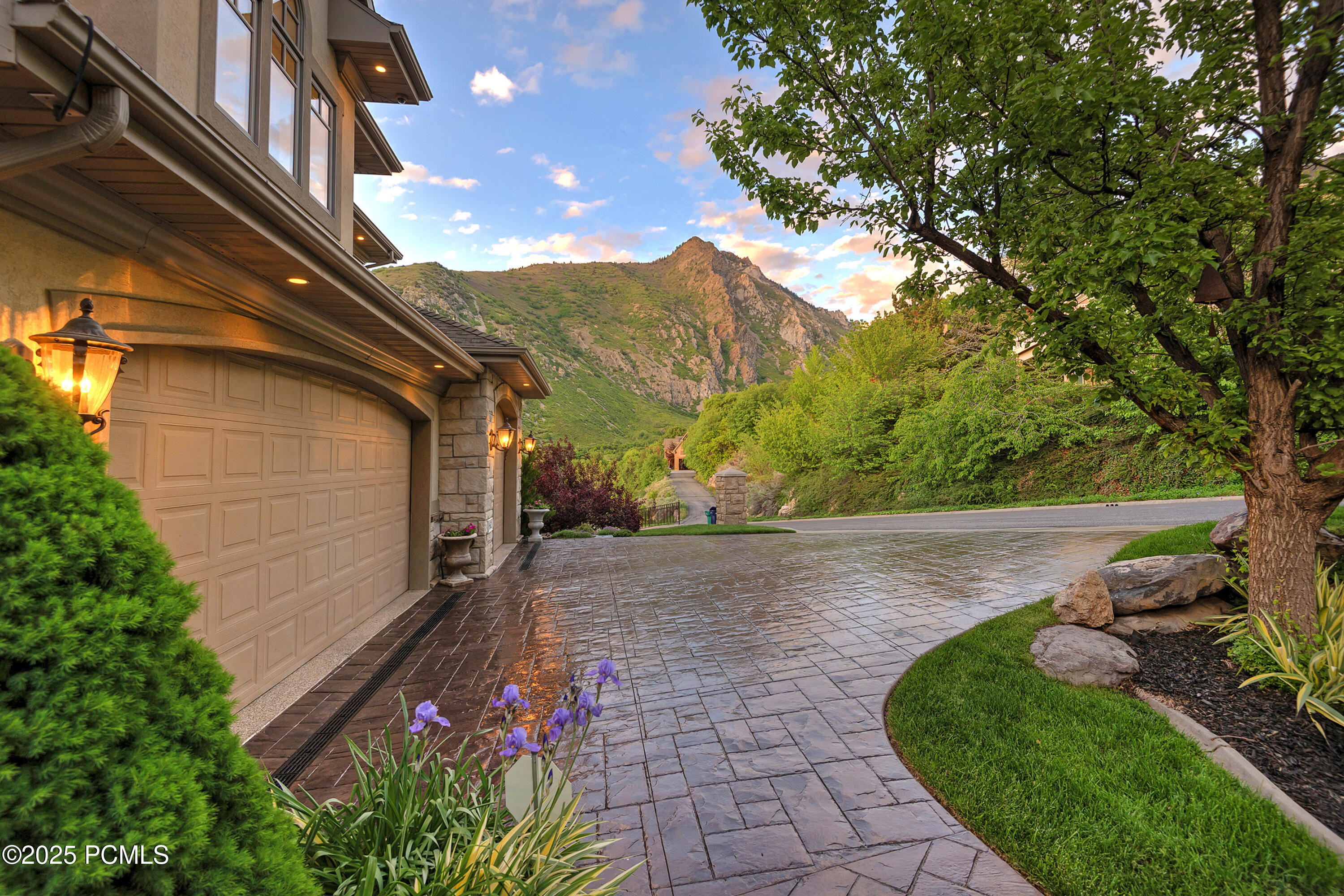 9862 S Granite Slope Drive