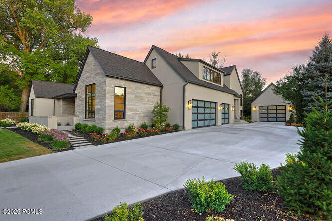 2138 E Pheasant Lane