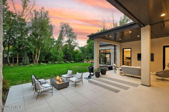 2138 E Pheasant Lane