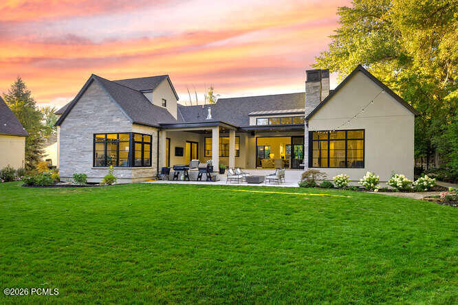 2138 E Pheasant Lane