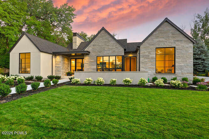 2138 E Pheasant Lane