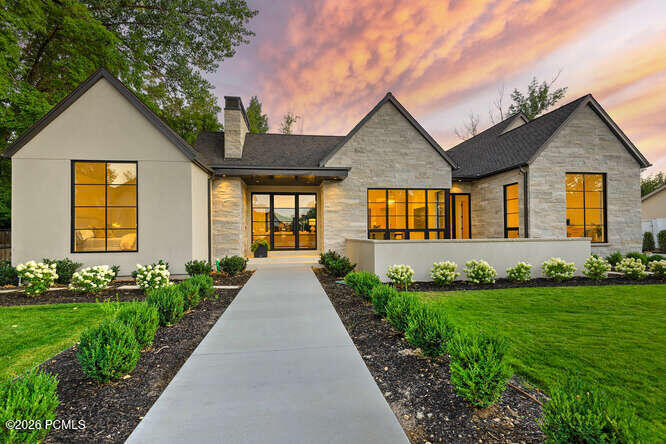 2138 E Pheasant Lane