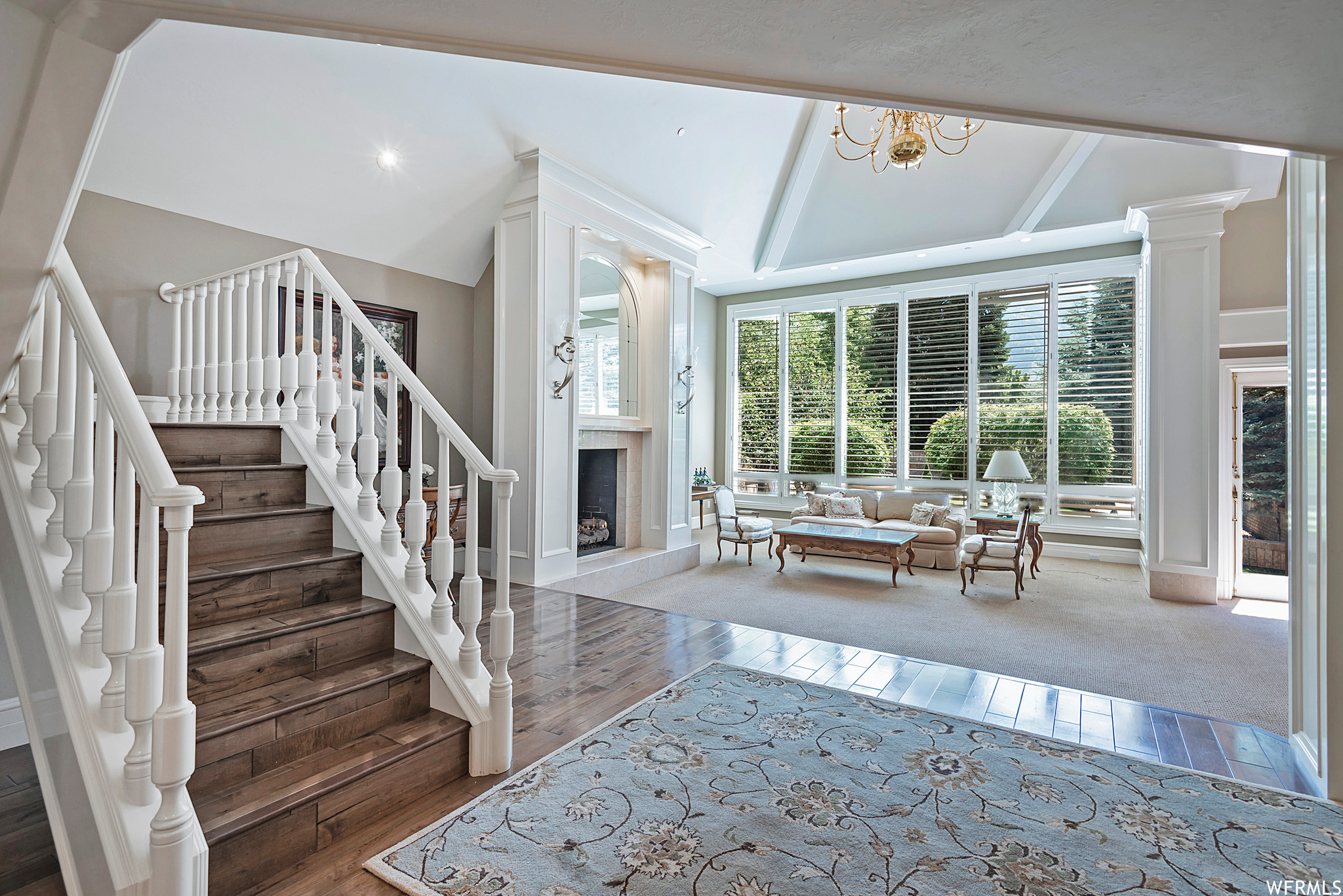 2945 E ROBIDOUX