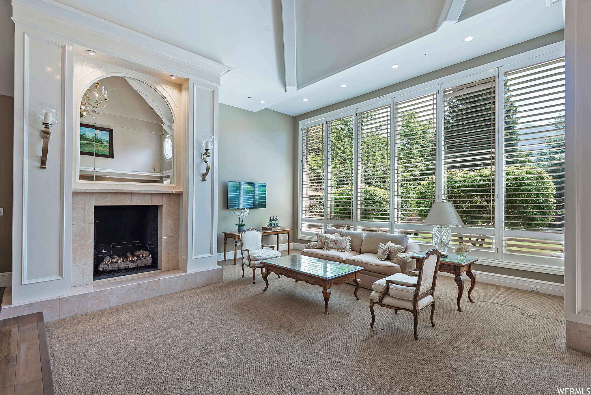 2945 E ROBIDOUX