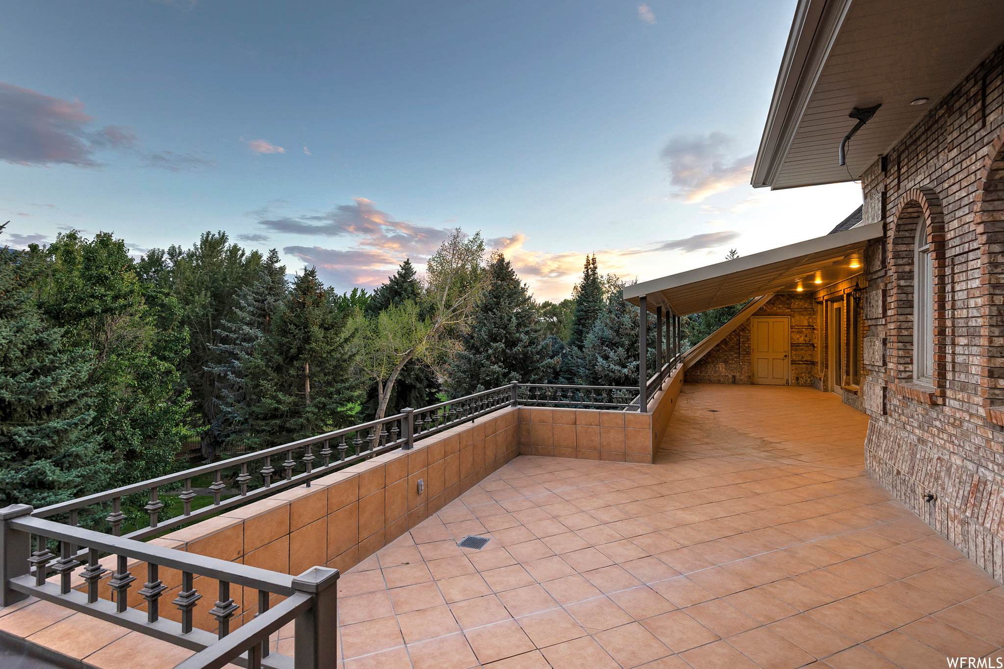 2945 E ROBIDOUX