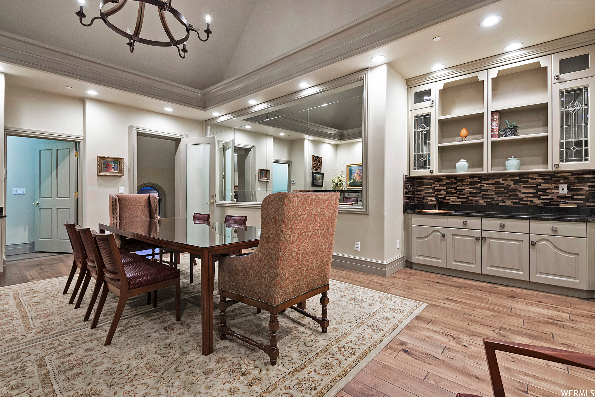 2945 E ROBIDOUX