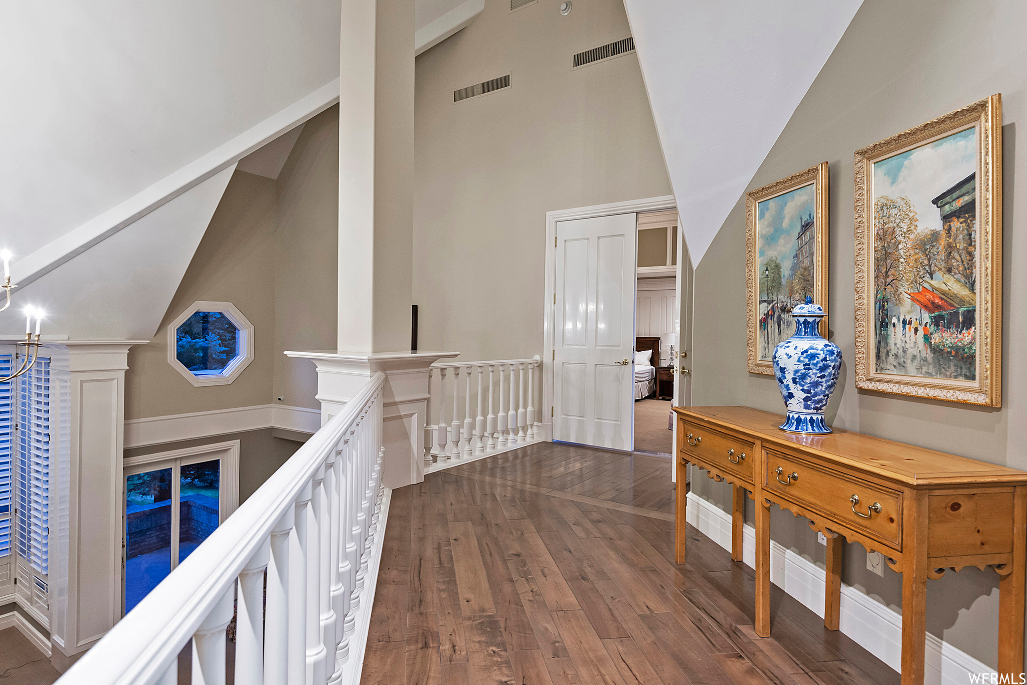 2945 E ROBIDOUX