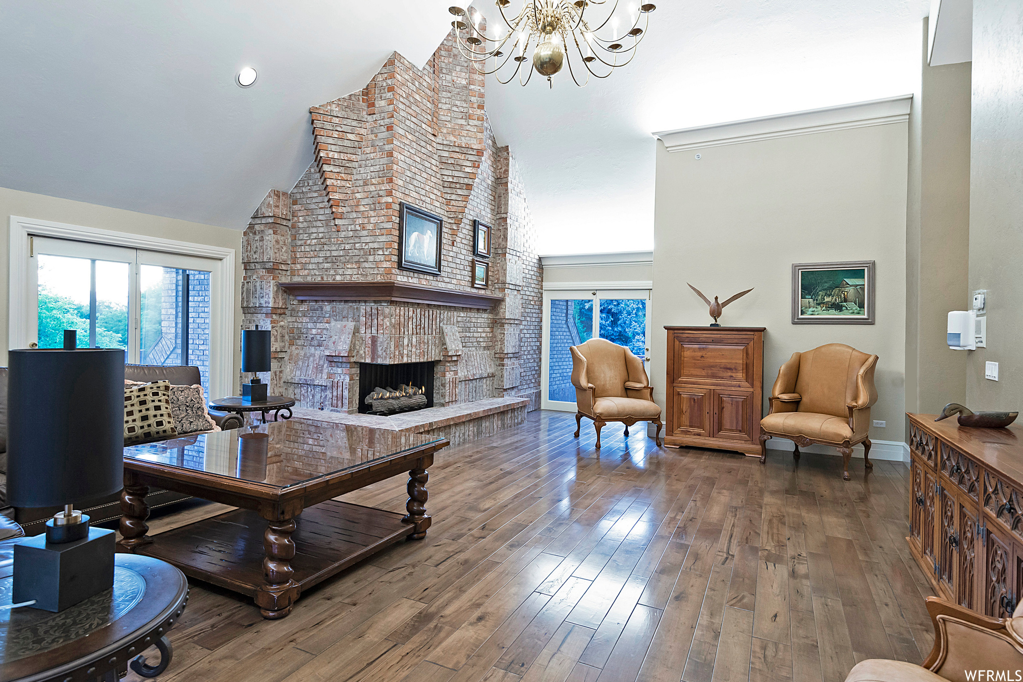 2945 E ROBIDOUX