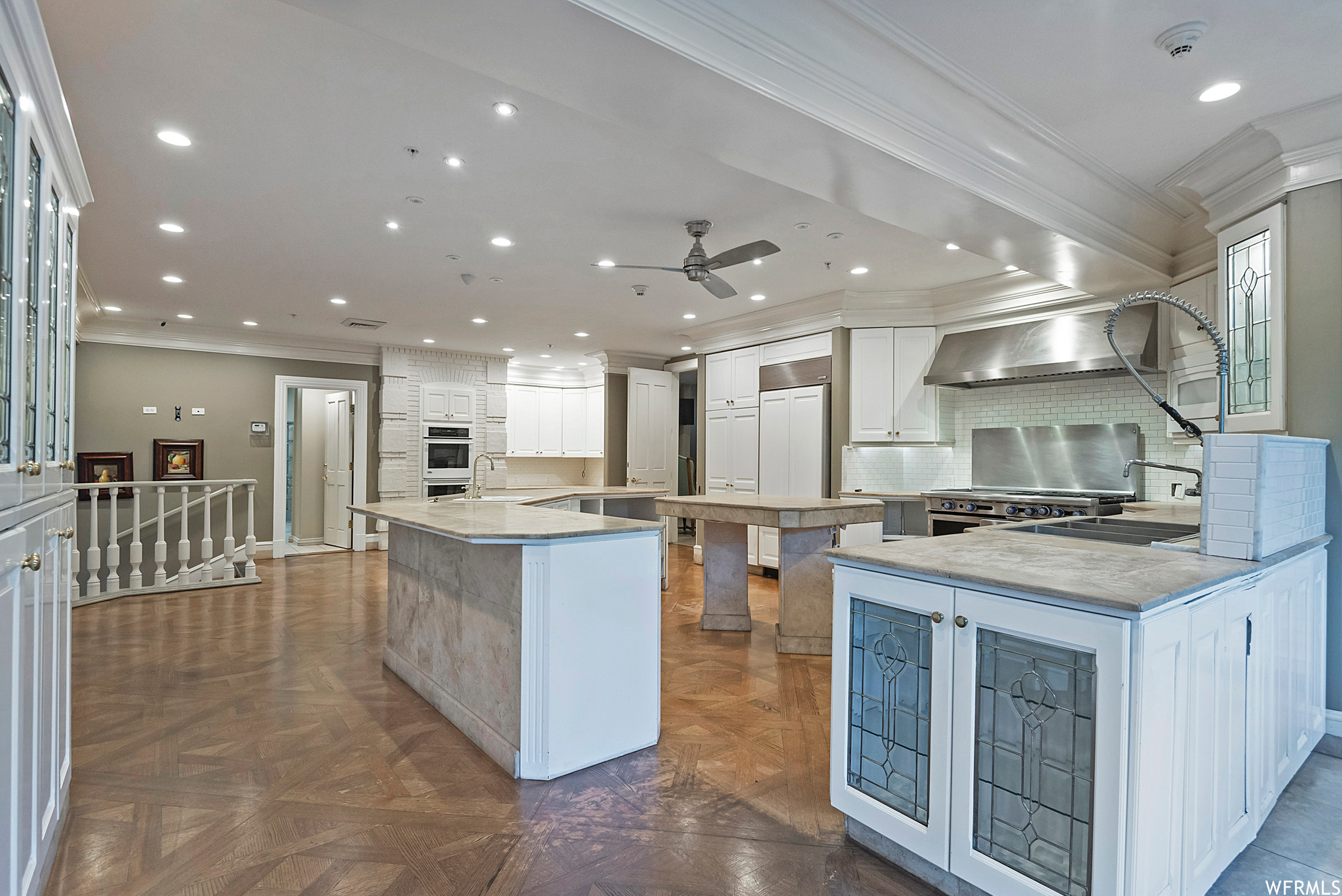 2945 E ROBIDOUX
