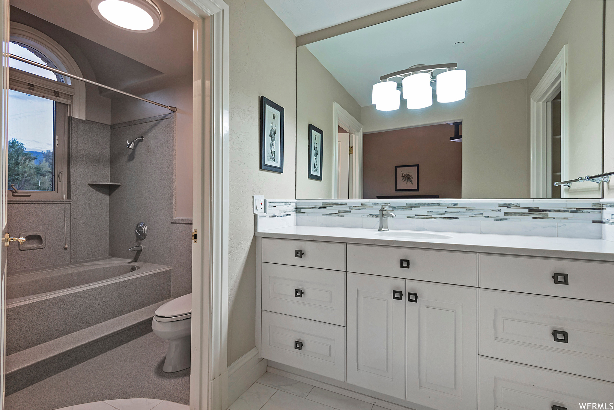 2945 E ROBIDOUX