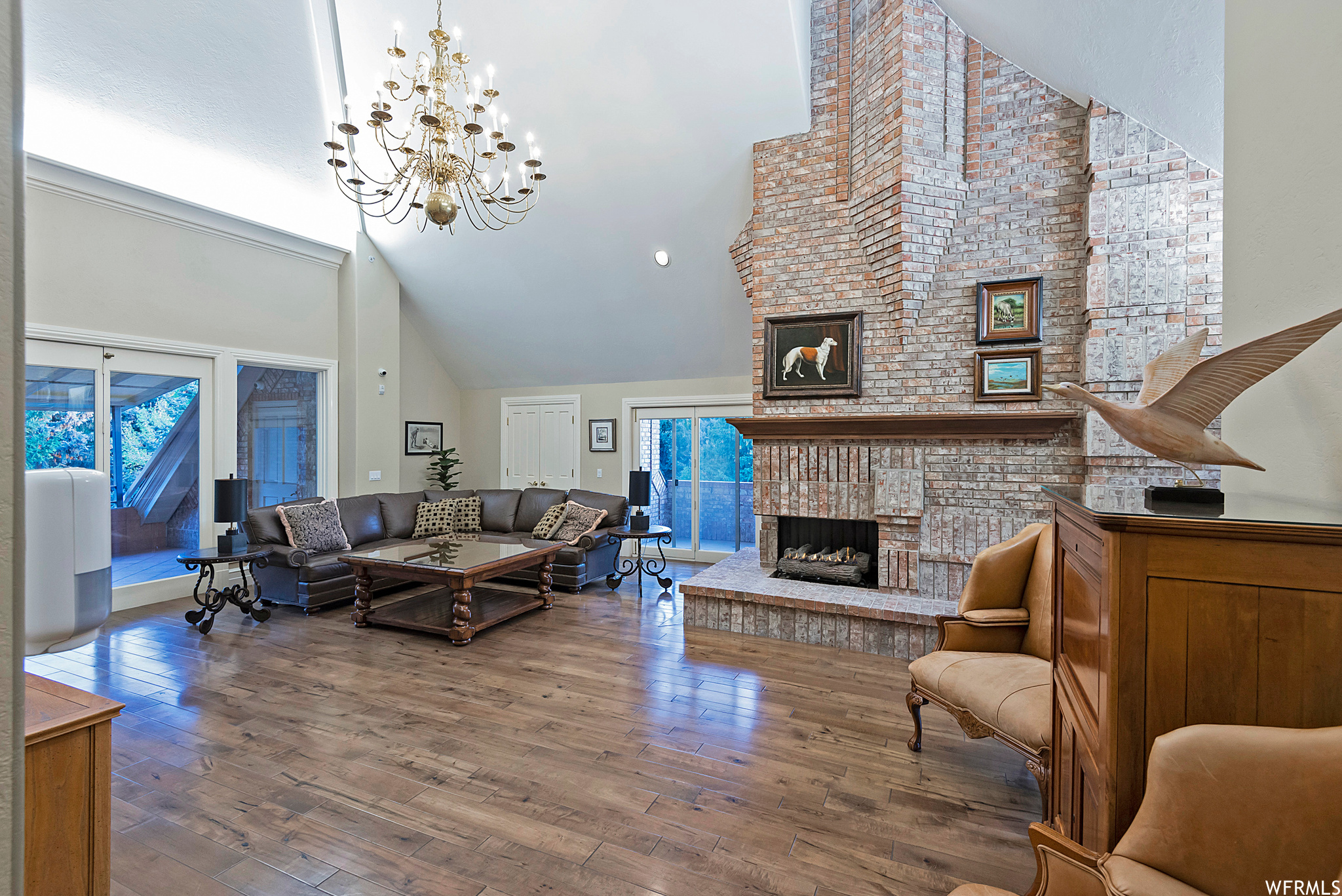2945 E ROBIDOUX
