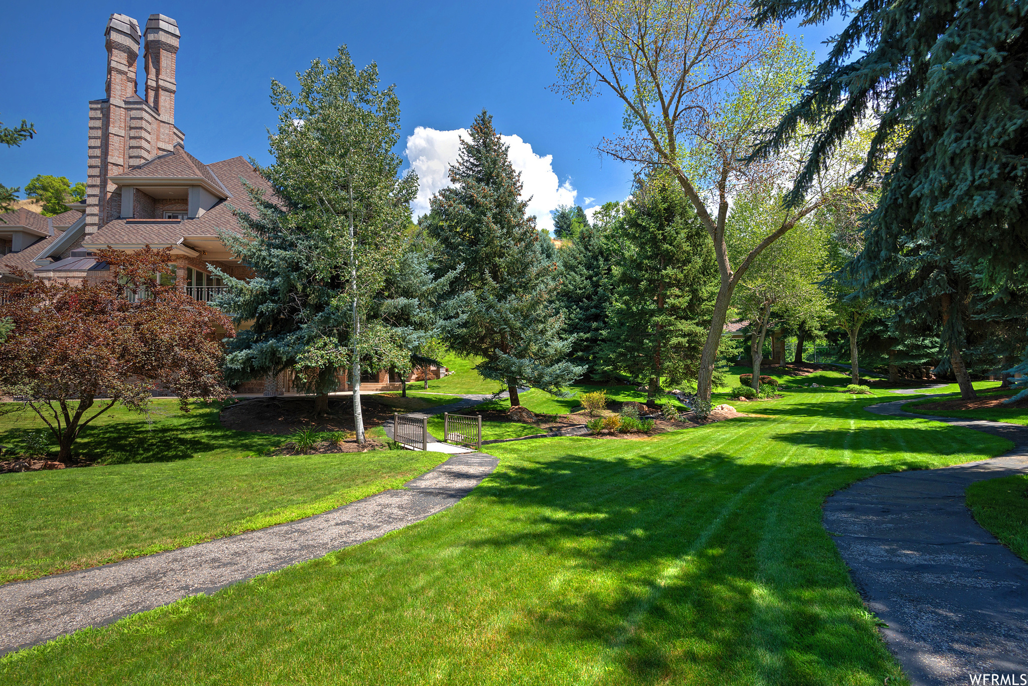 2945 E ROBIDOUX