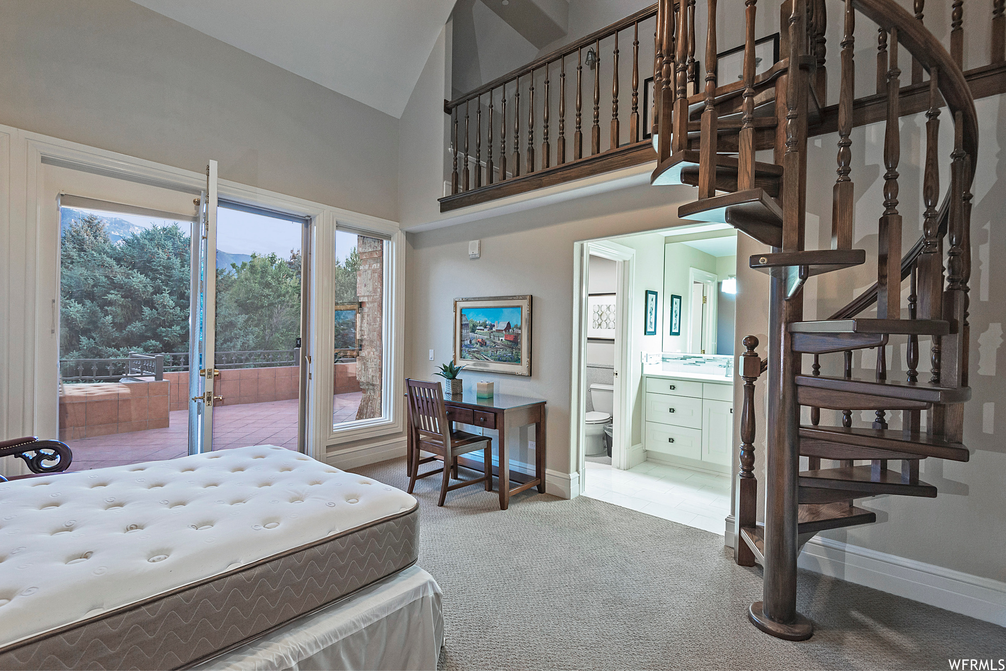 2945 E ROBIDOUX