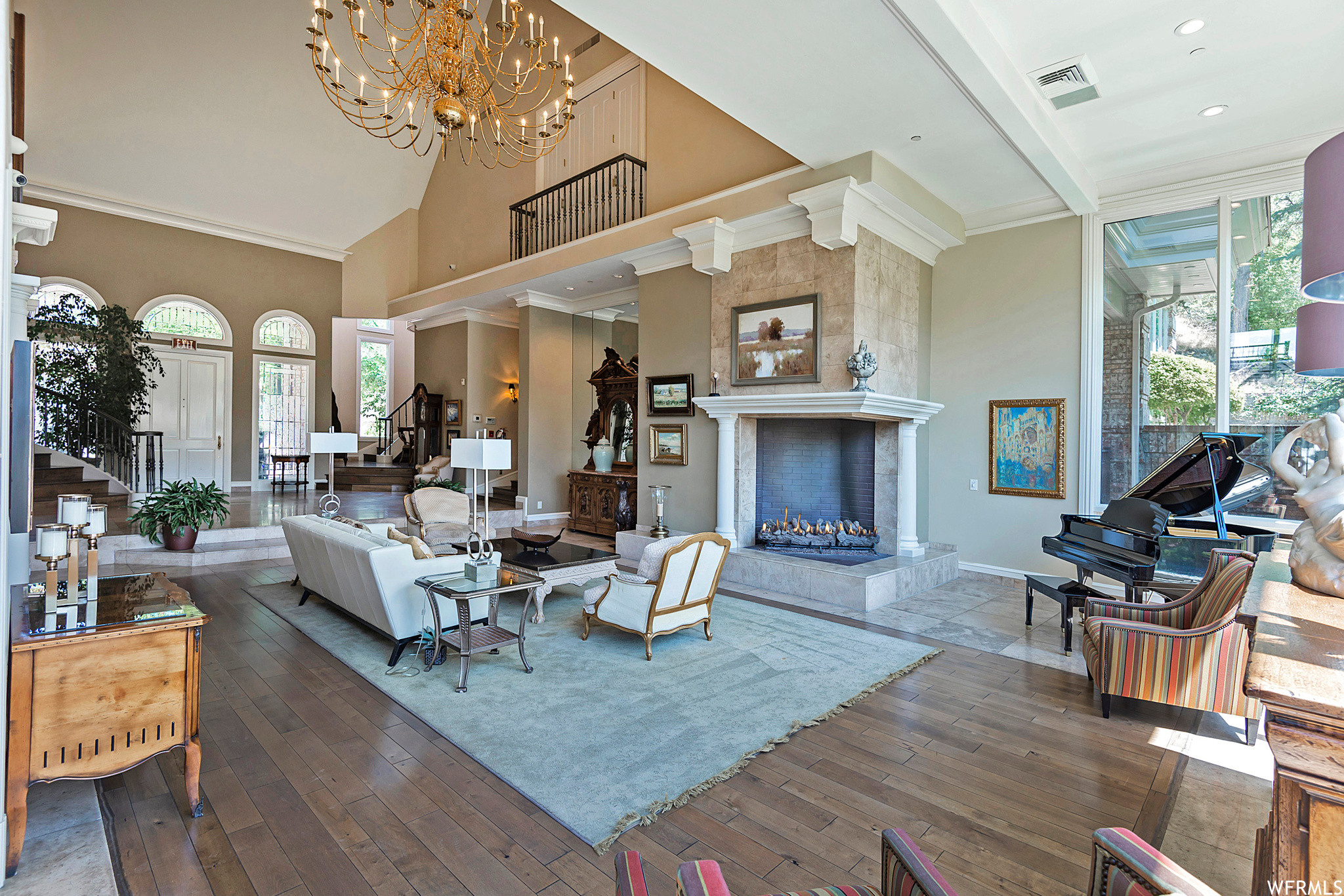 2945 E ROBIDOUX