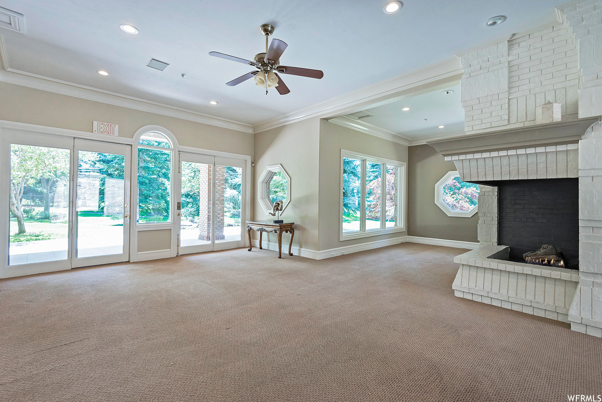 2945 E ROBIDOUX