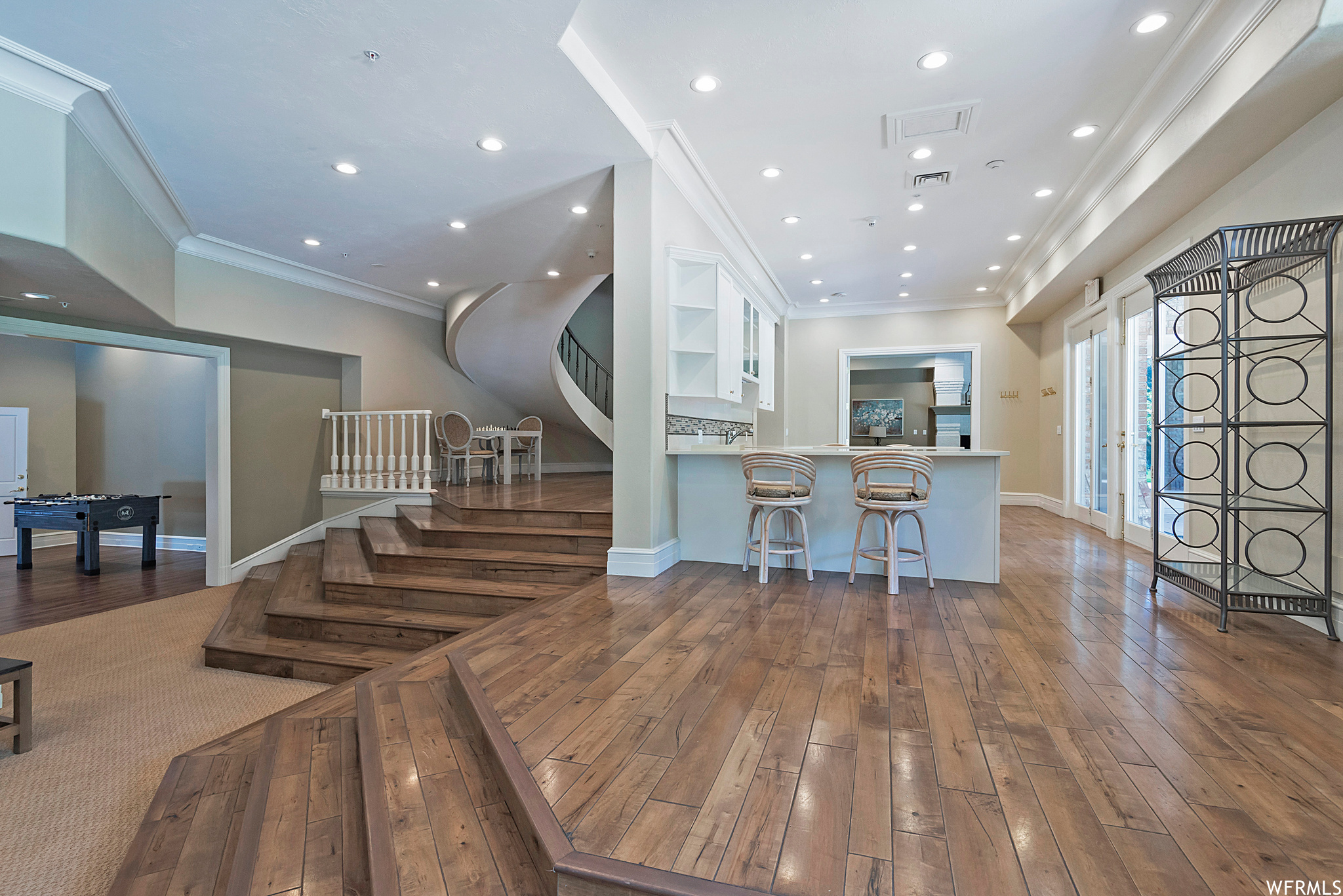 2945 E ROBIDOUX
