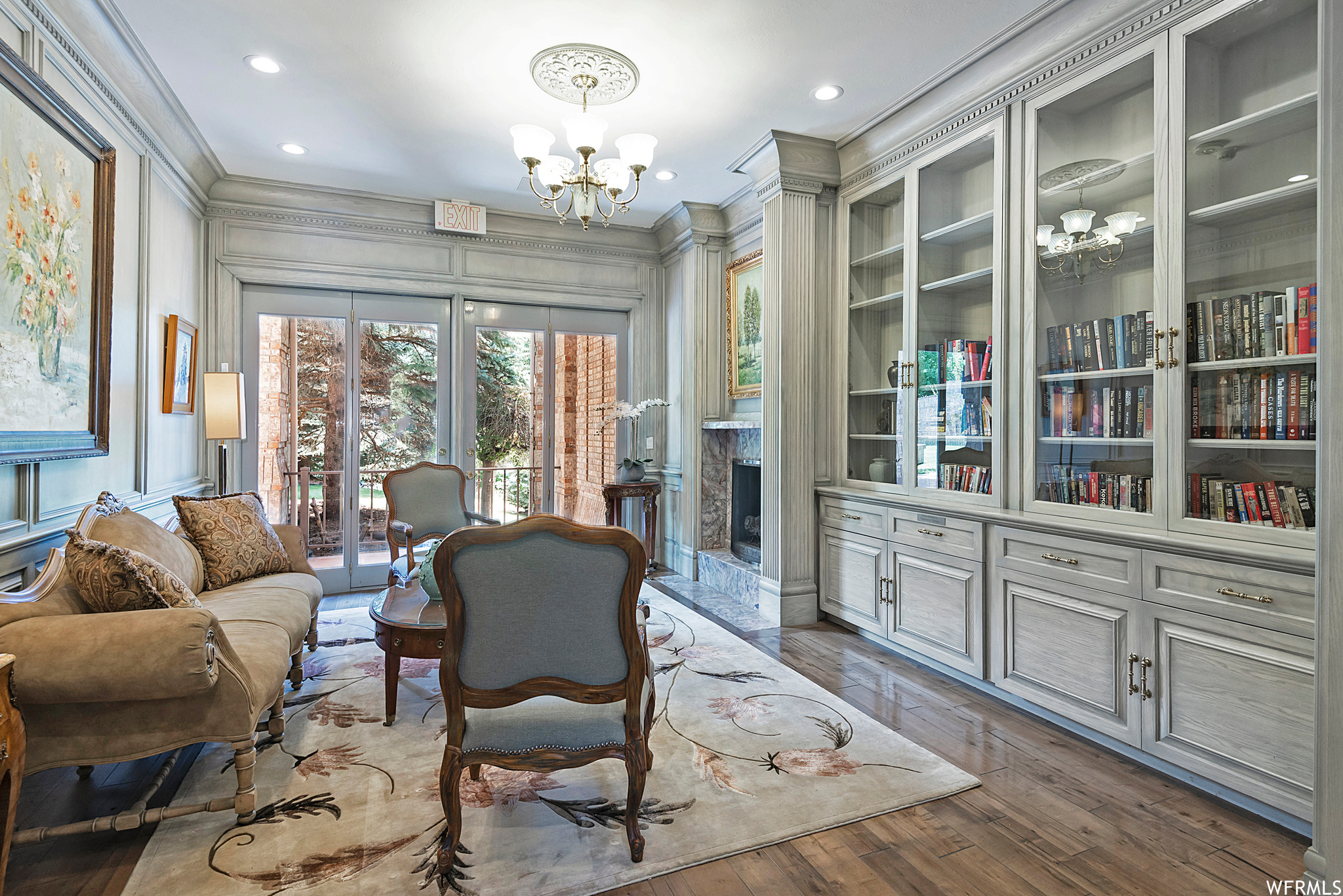 2945 E ROBIDOUX