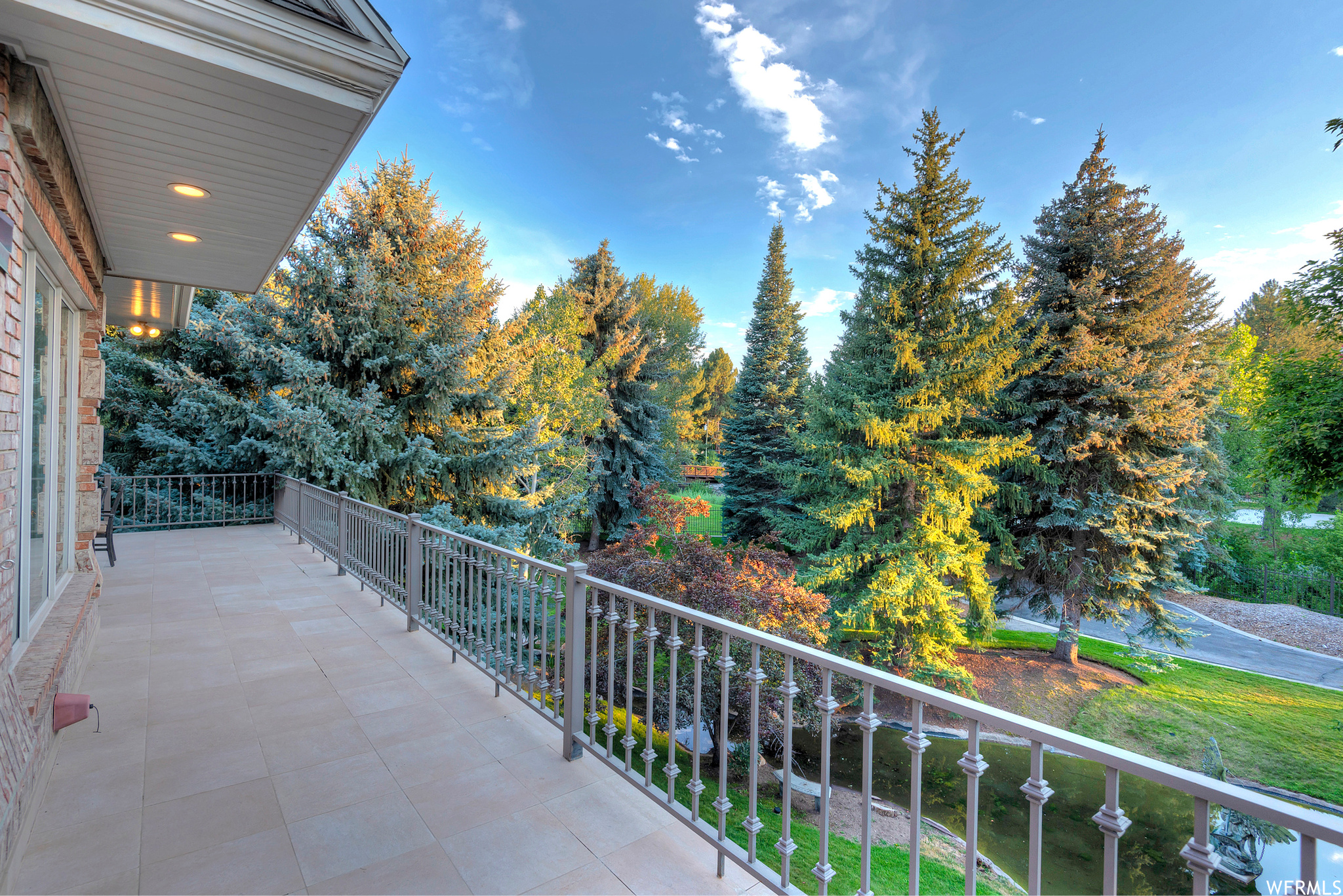 2945 E ROBIDOUX