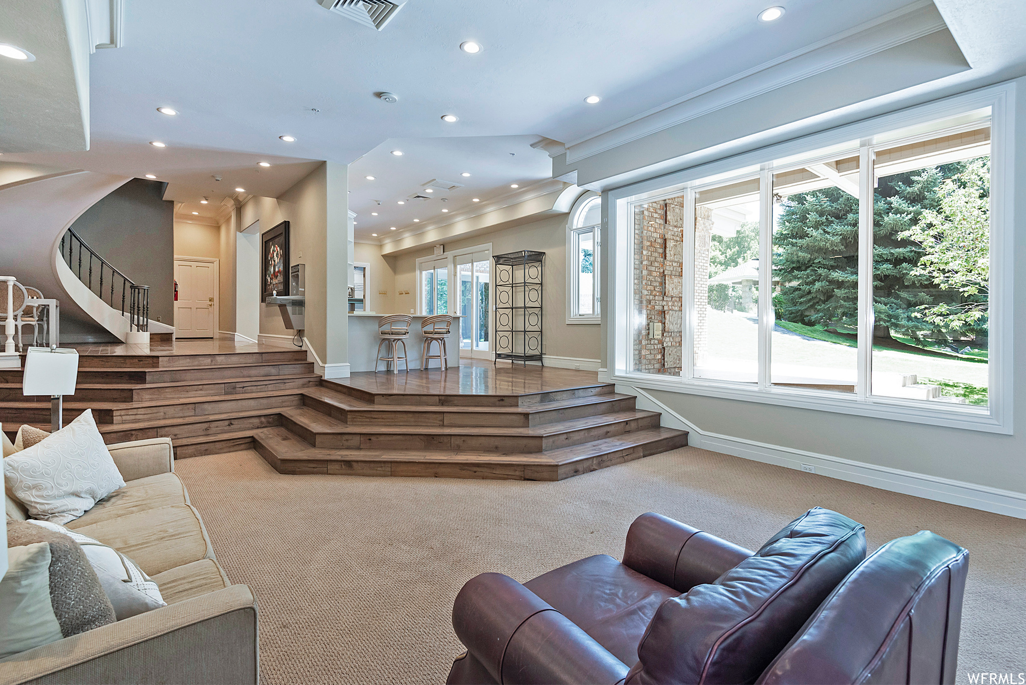 2945 E ROBIDOUX
