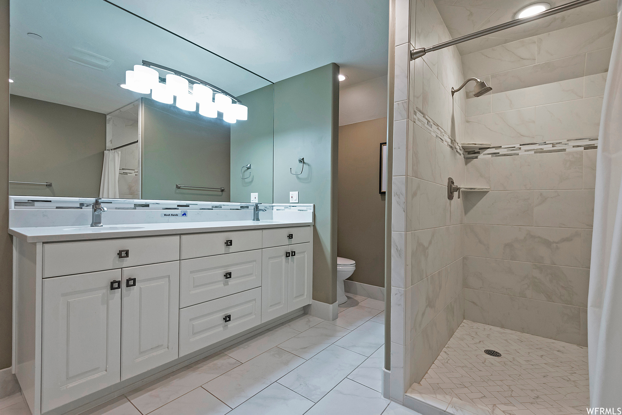 2945 E ROBIDOUX