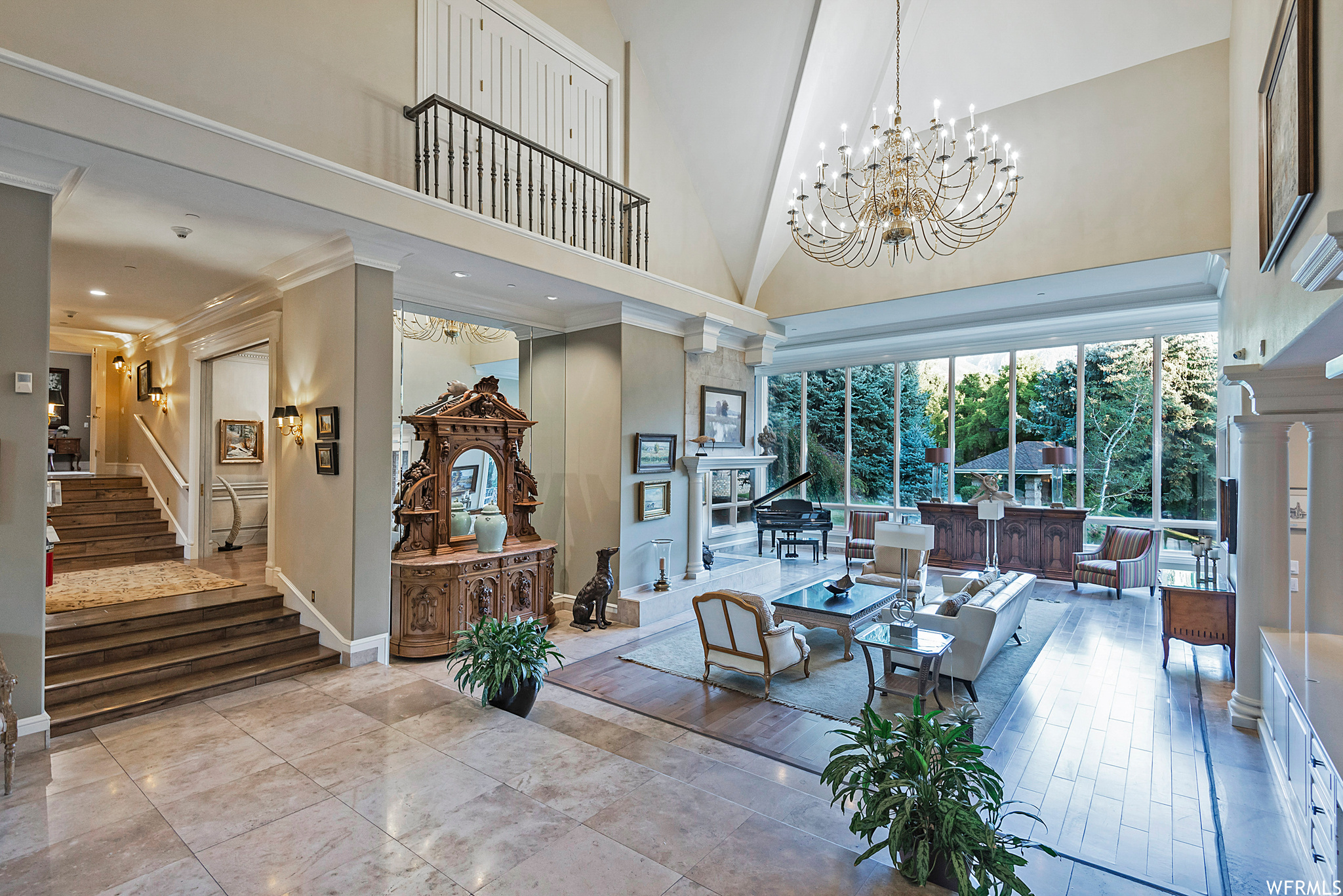 2945 E ROBIDOUX