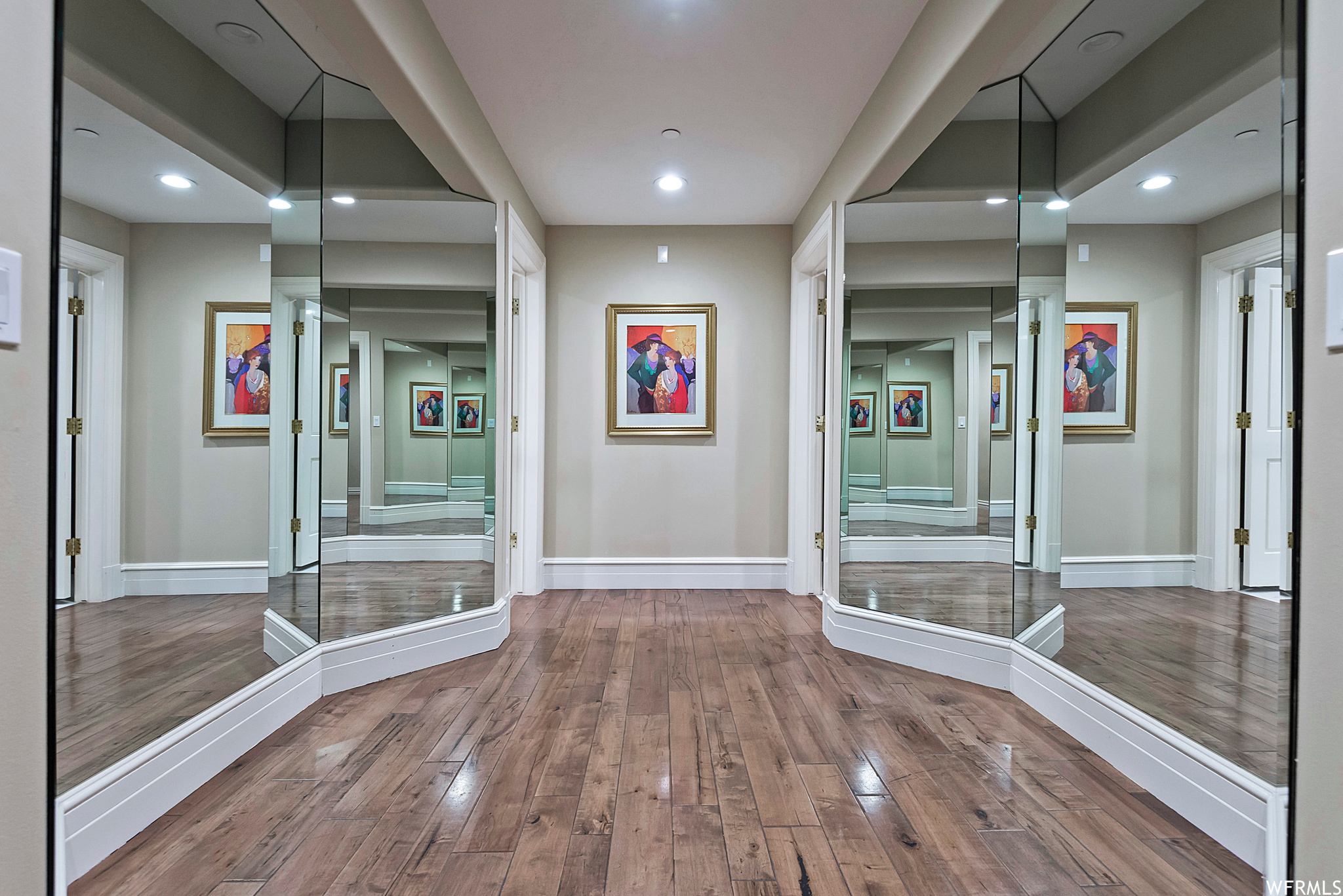 2945 E ROBIDOUX
