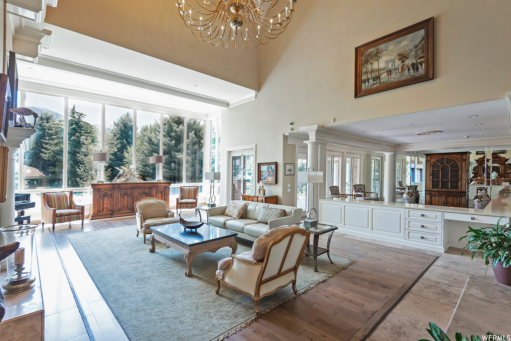 2945 E ROBIDOUX