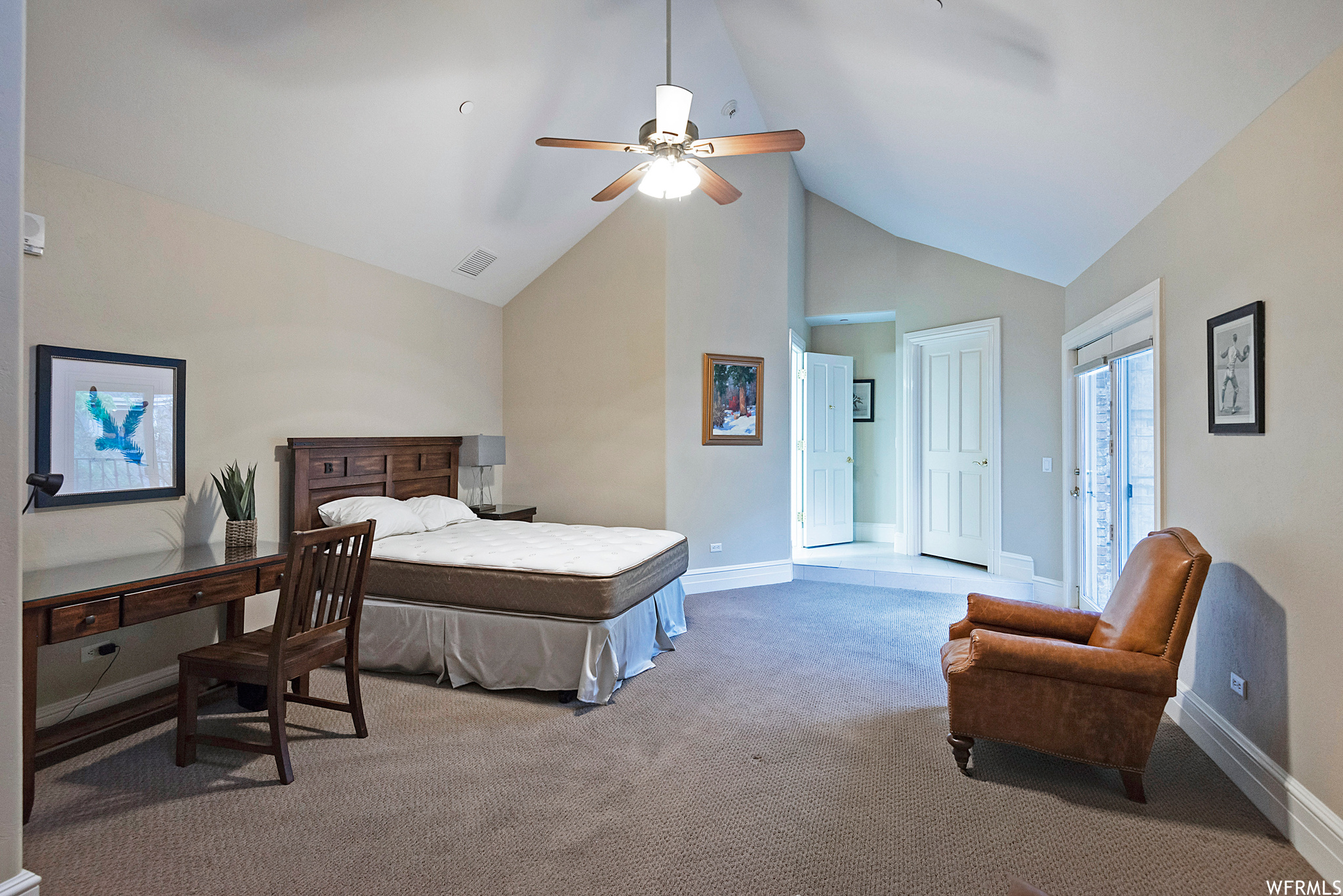 2945 E ROBIDOUX
