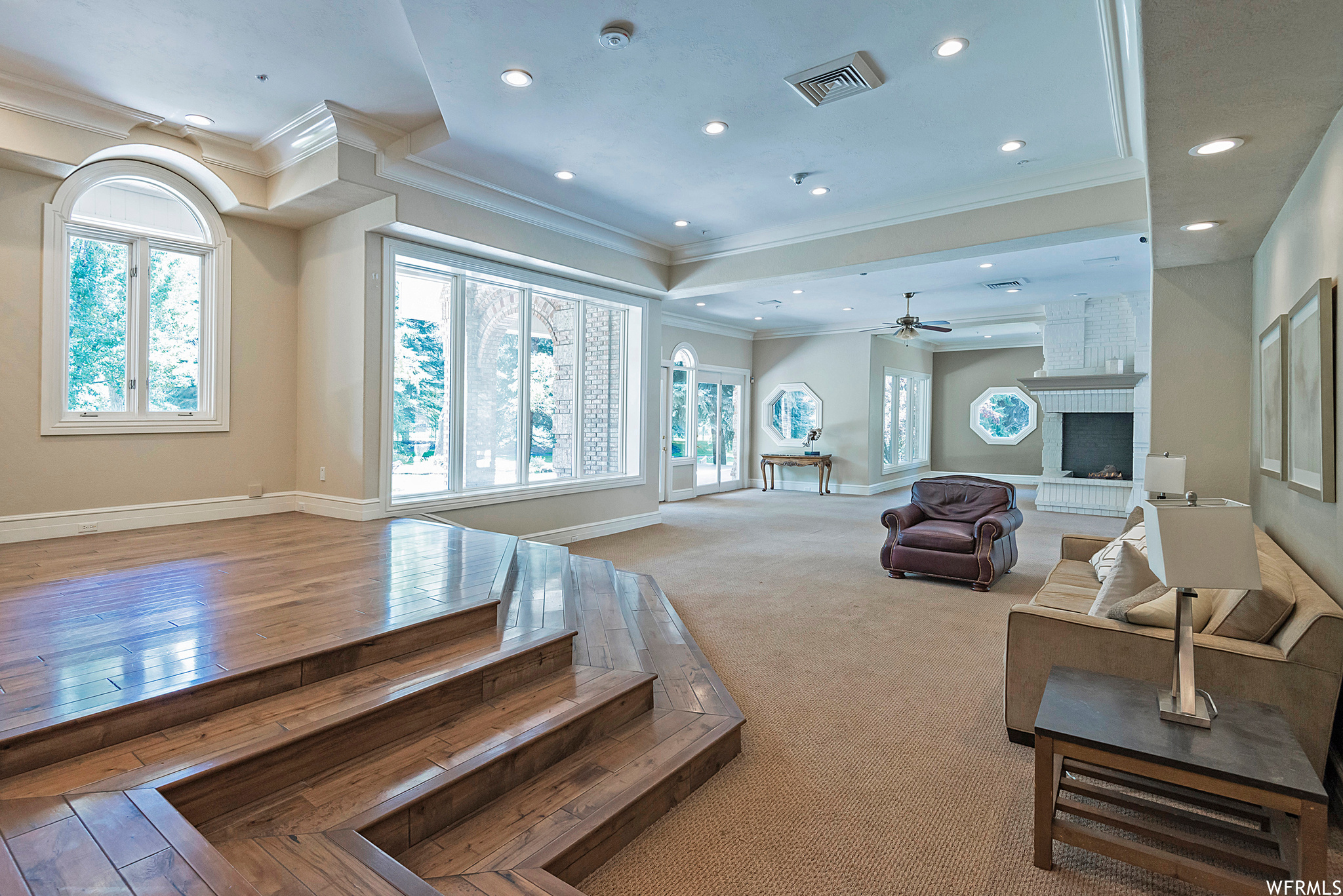 2945 E ROBIDOUX