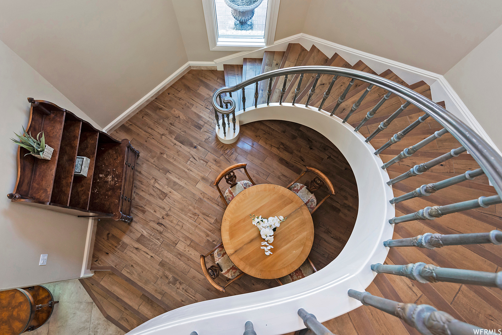 2945 E ROBIDOUX