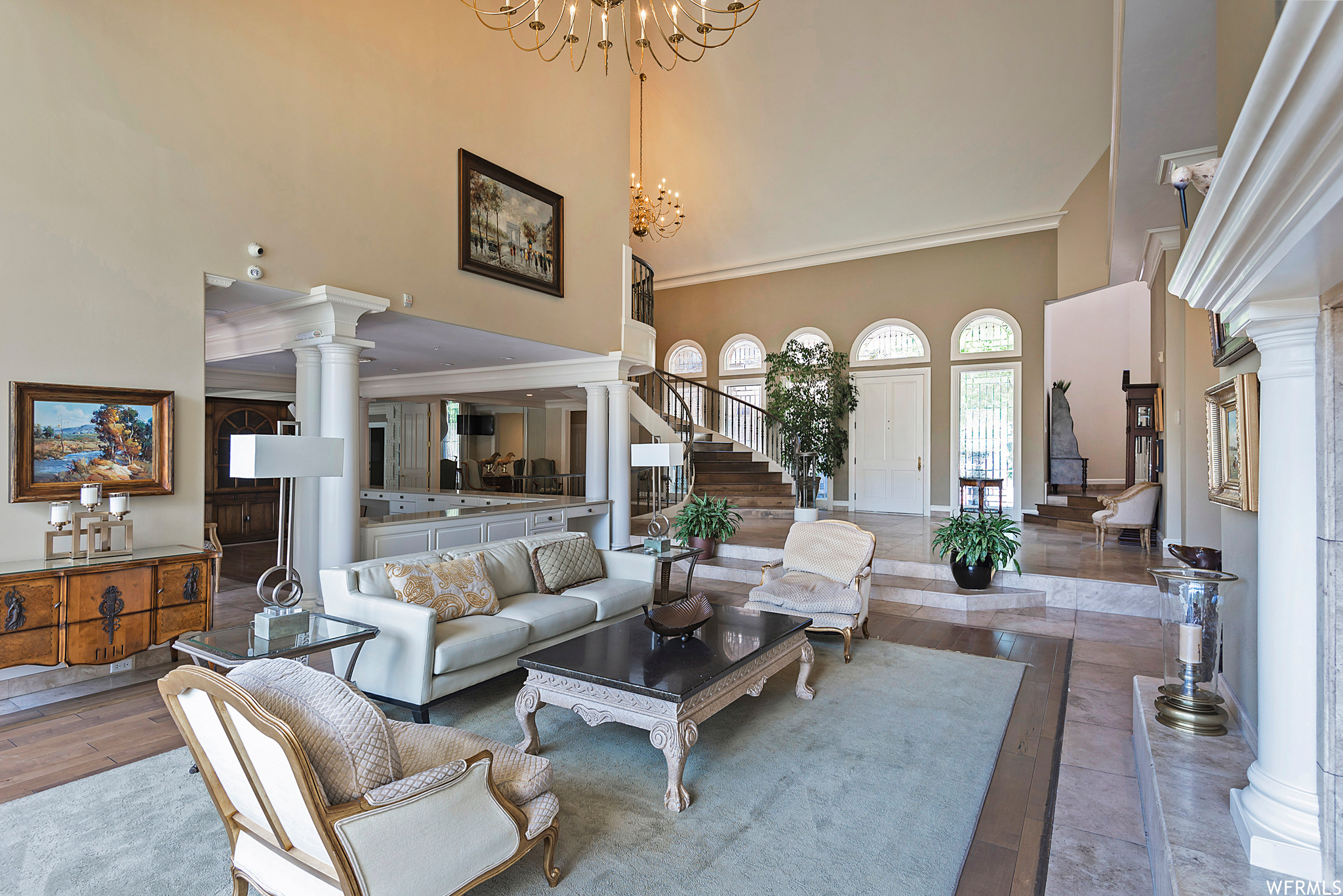 2945 E ROBIDOUX
