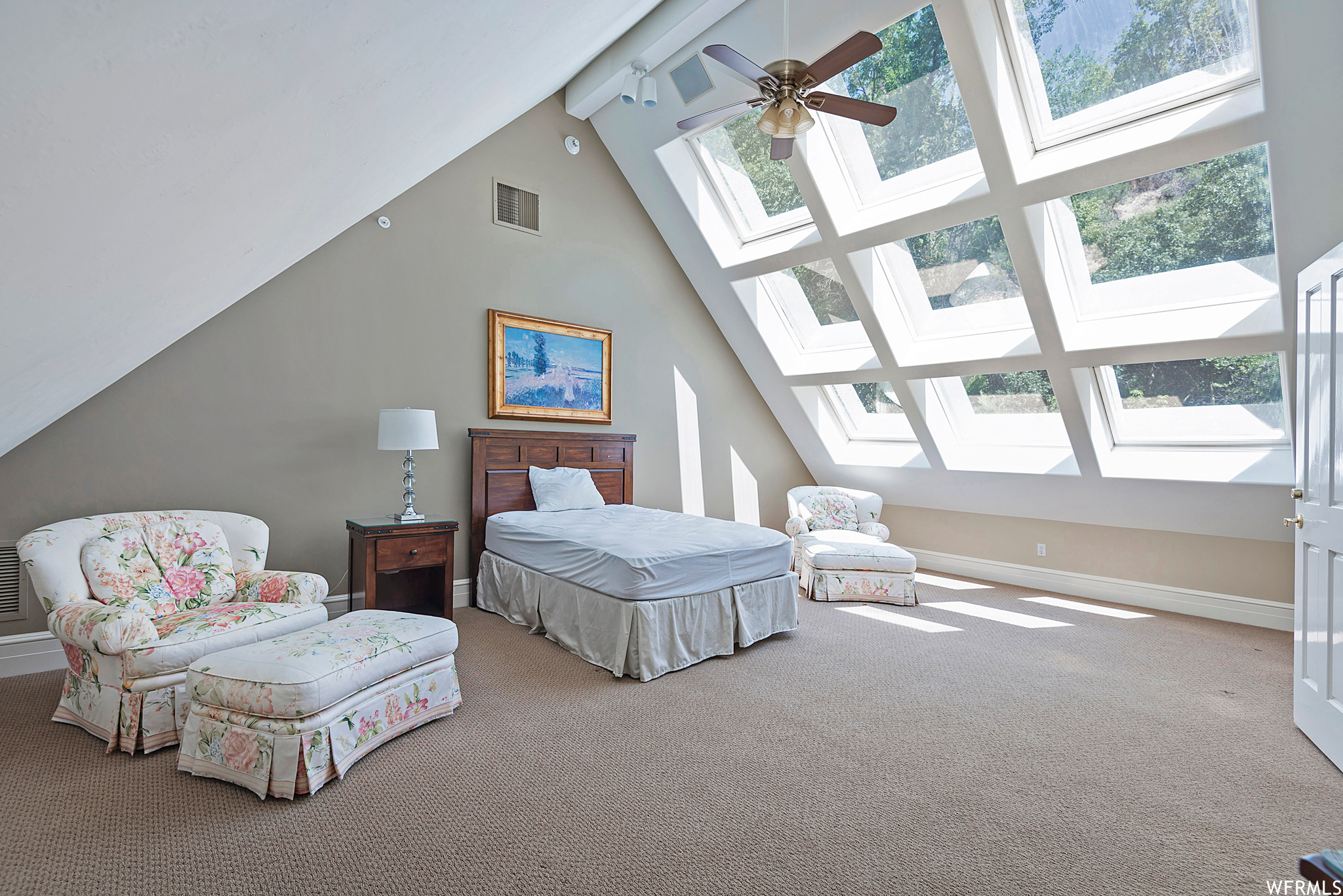 2945 E ROBIDOUX