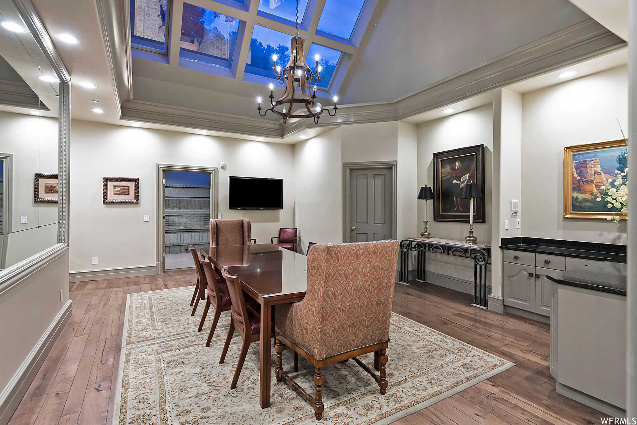 2945 E ROBIDOUX