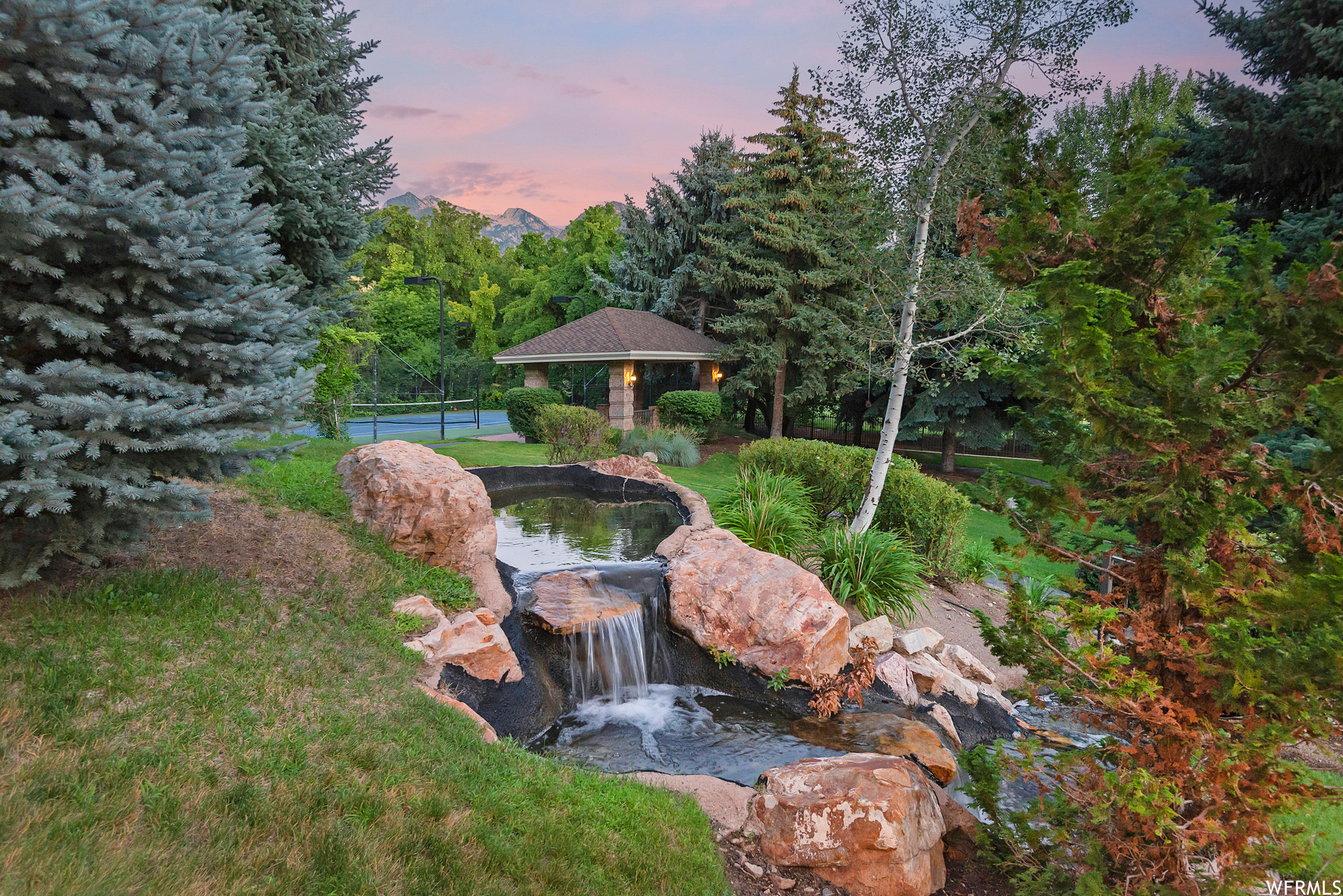 2945 E ROBIDOUX