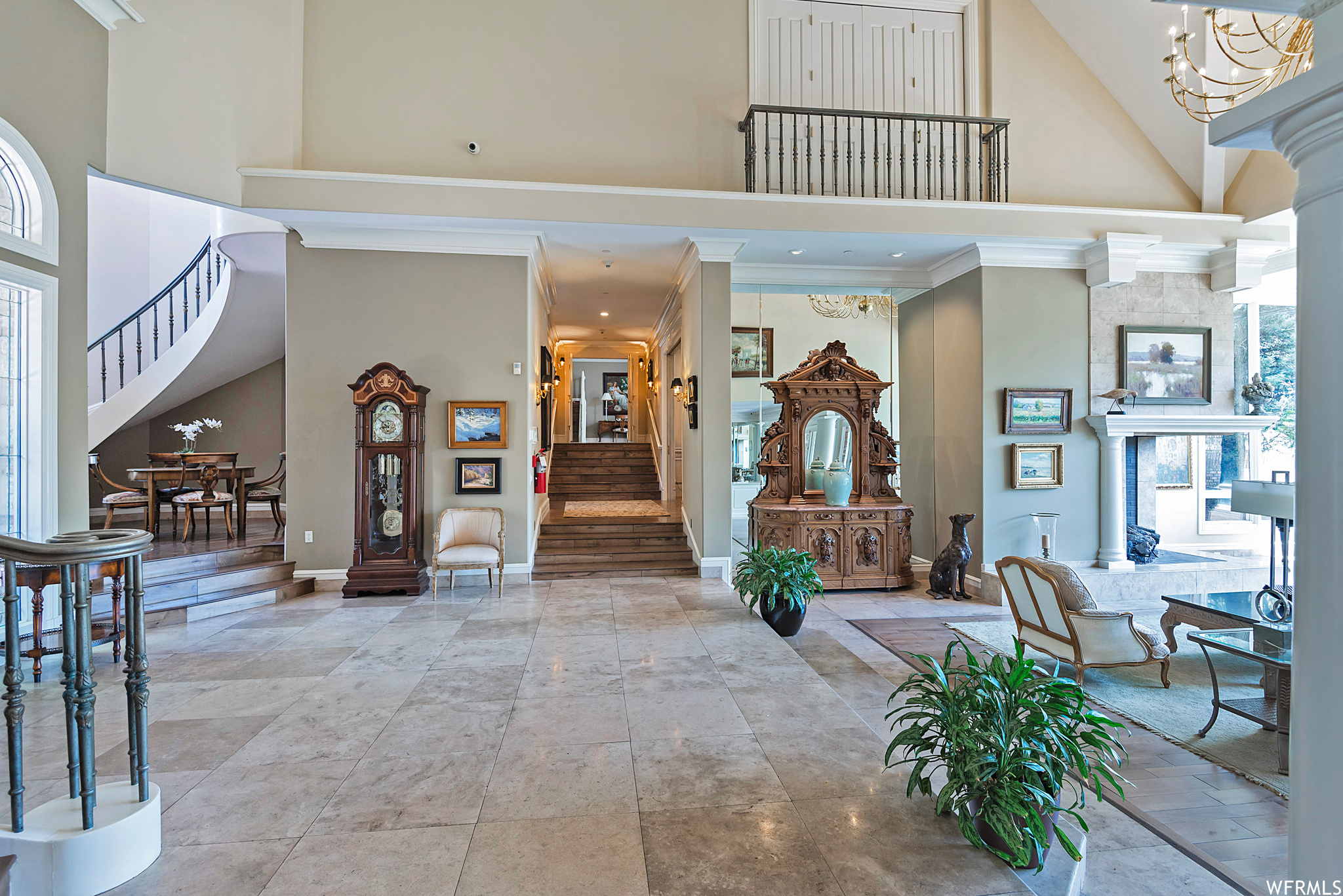 2945 E ROBIDOUX