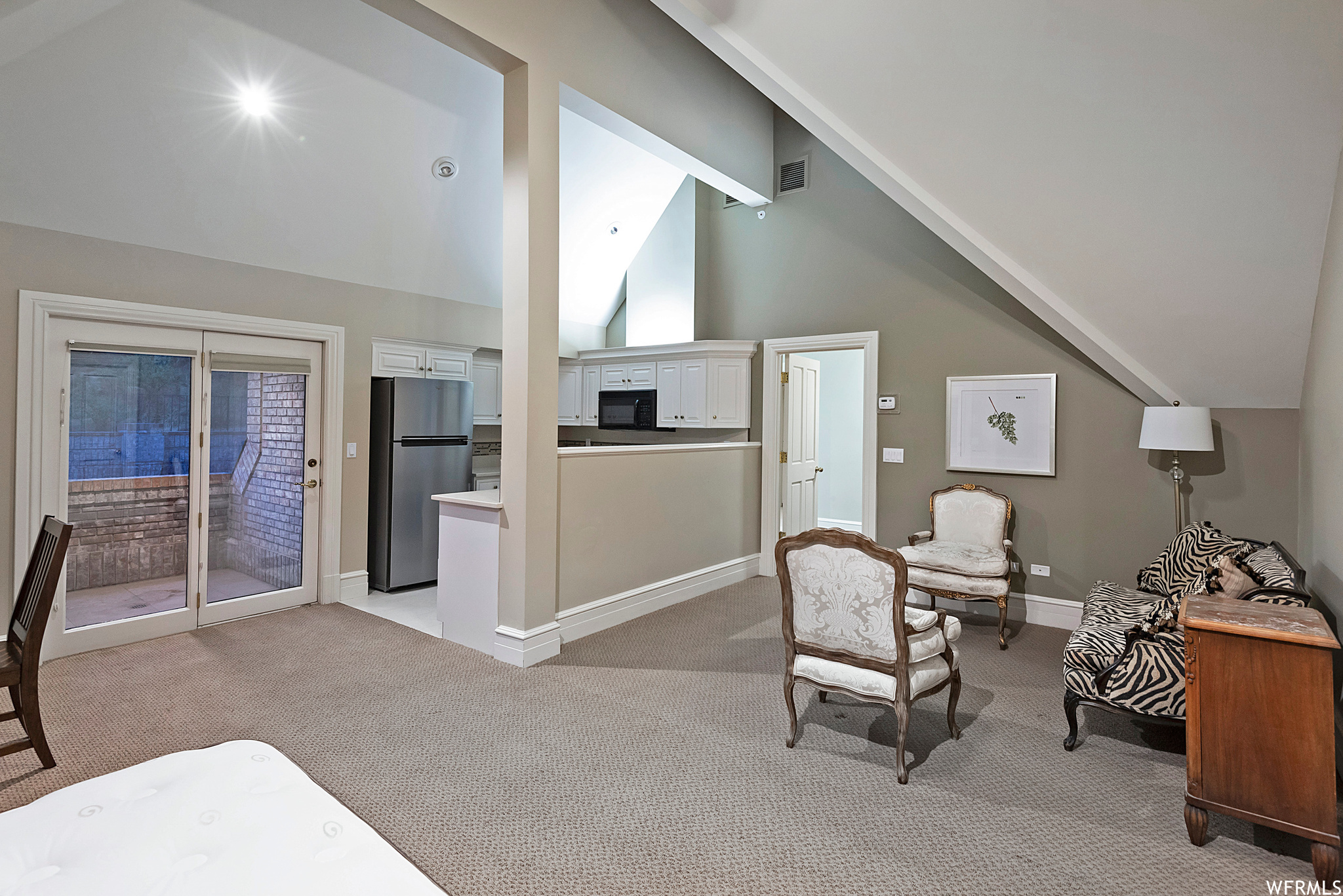 2945 E ROBIDOUX