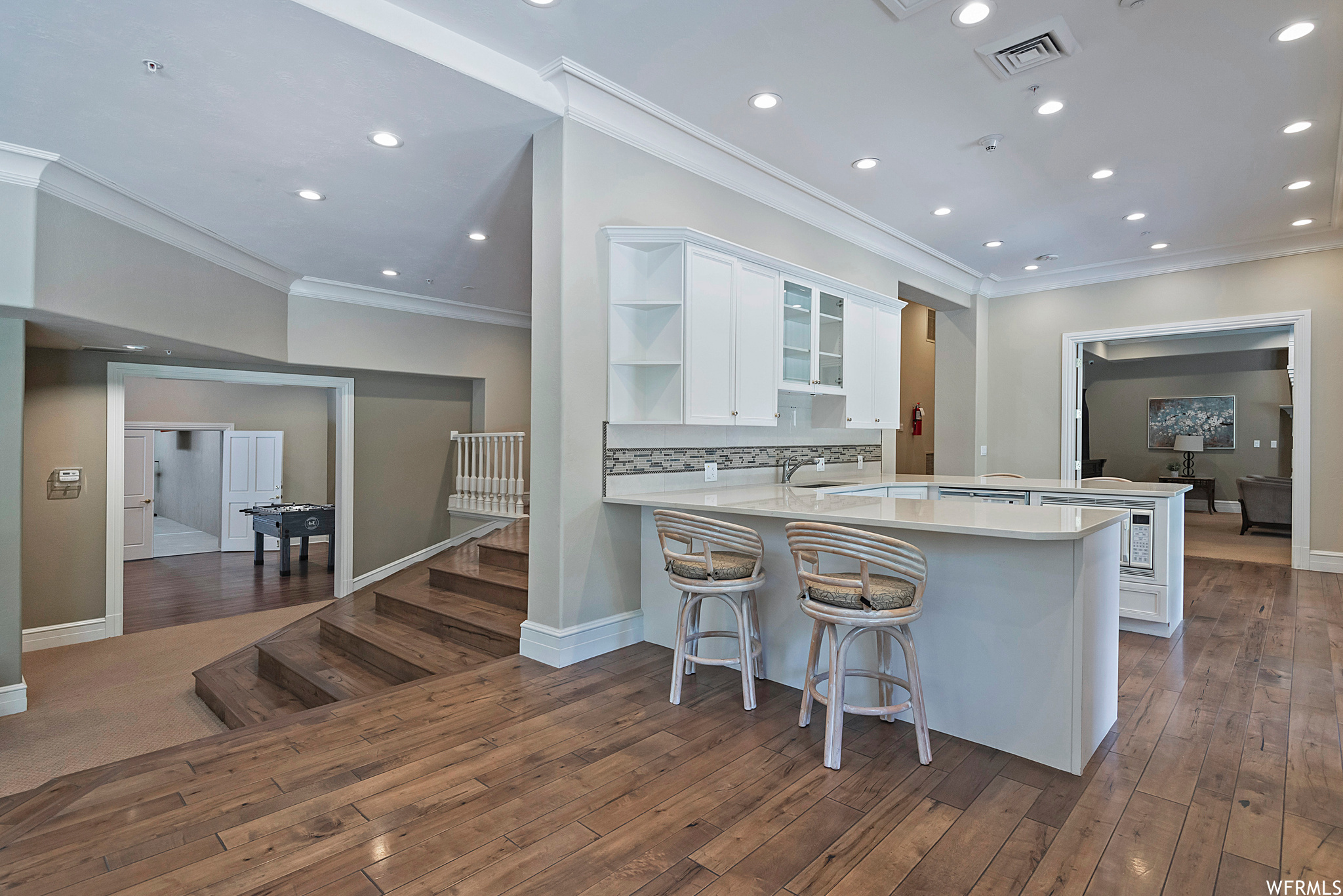 2945 E ROBIDOUX
