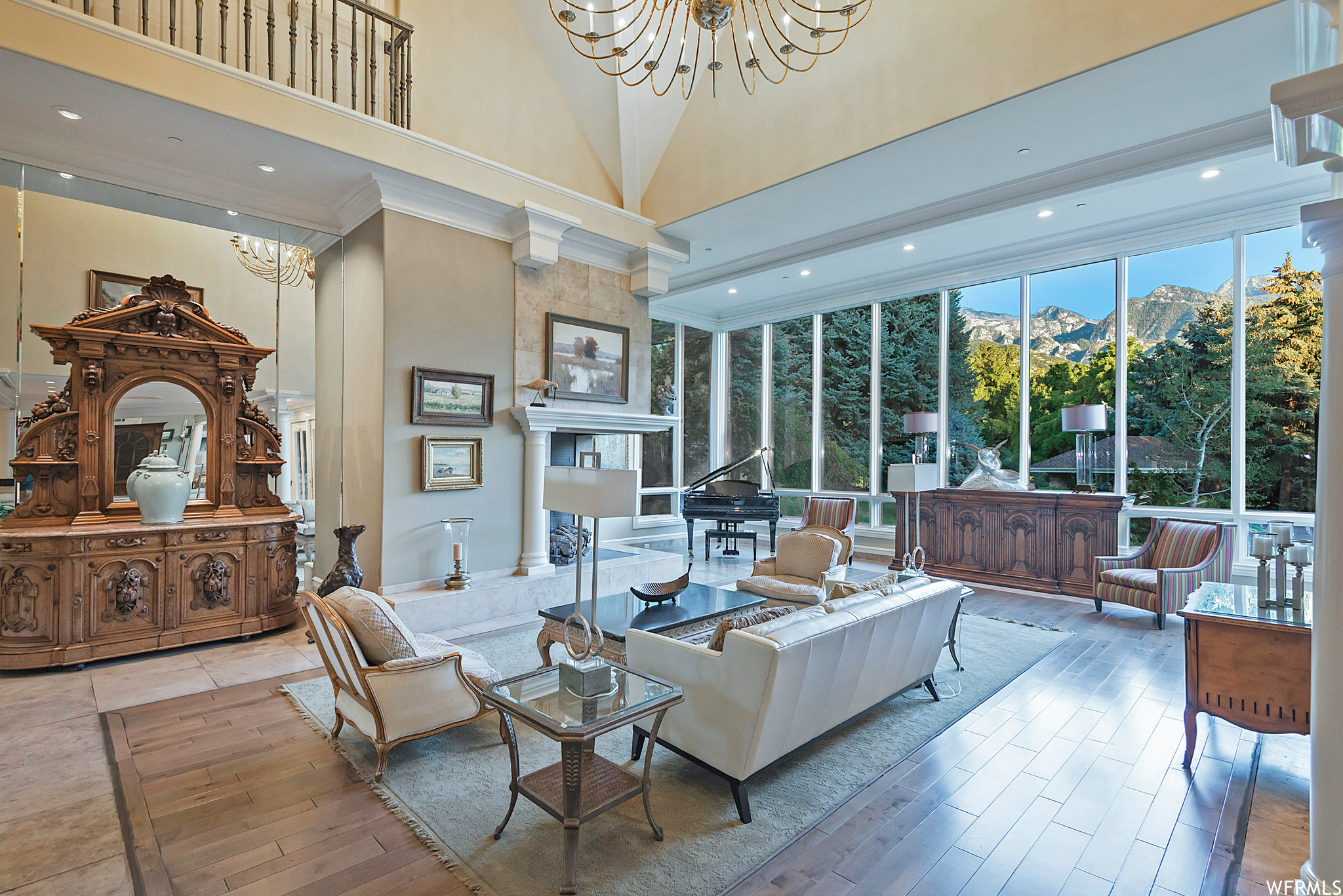 2945 E ROBIDOUX