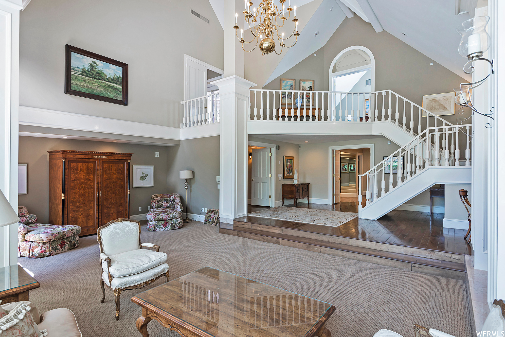 2945 E ROBIDOUX