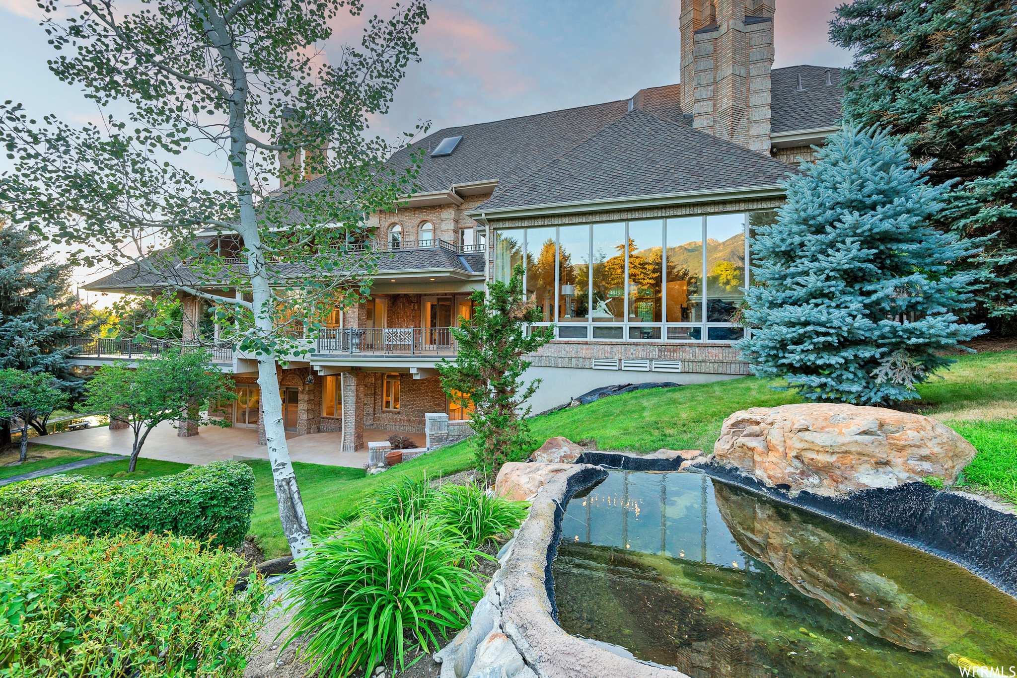2945 E ROBIDOUX