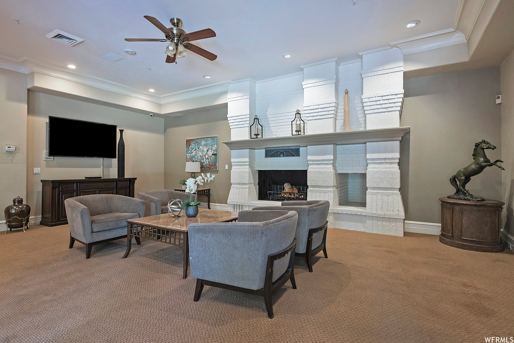 2945 E ROBIDOUX