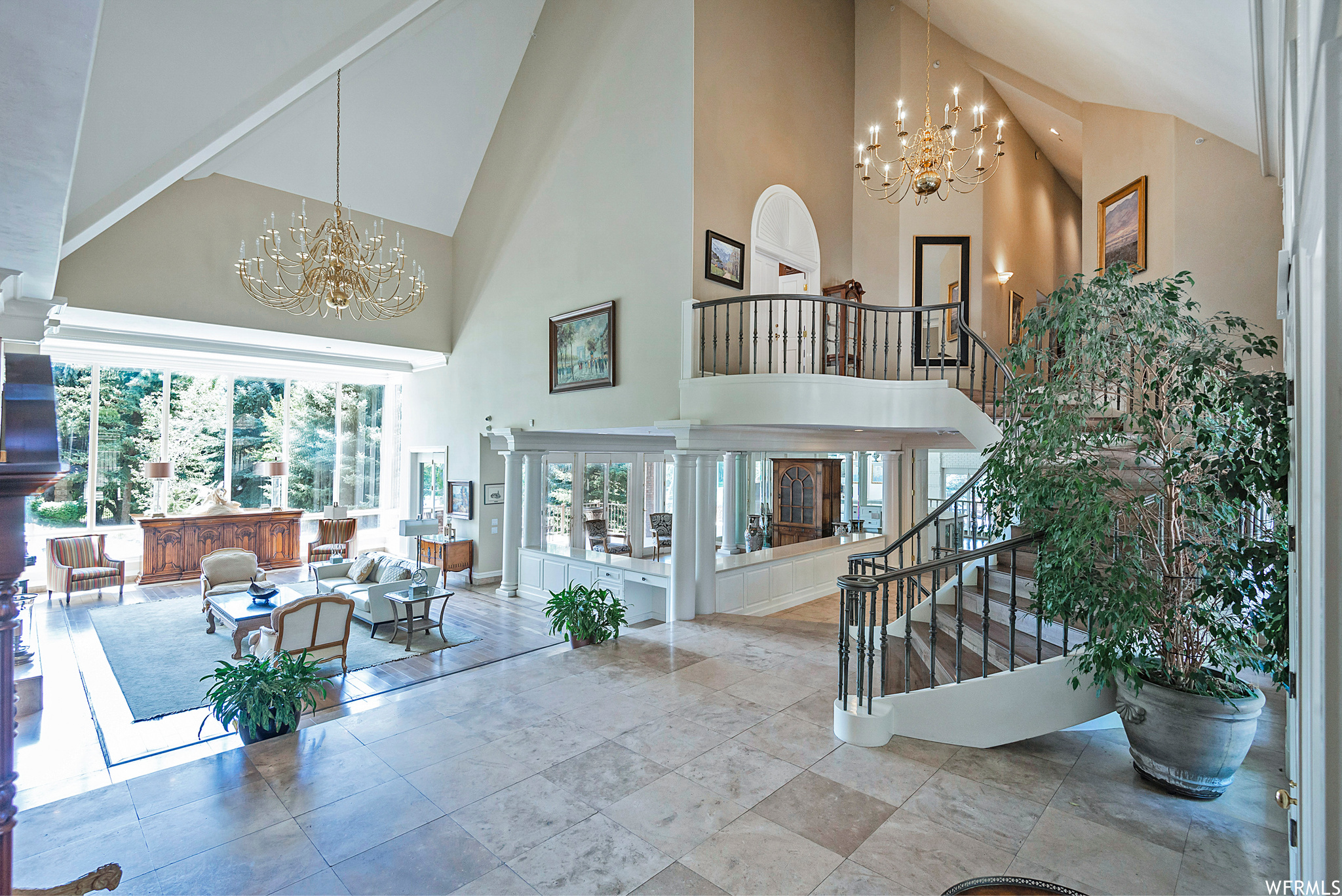 2945 E ROBIDOUX