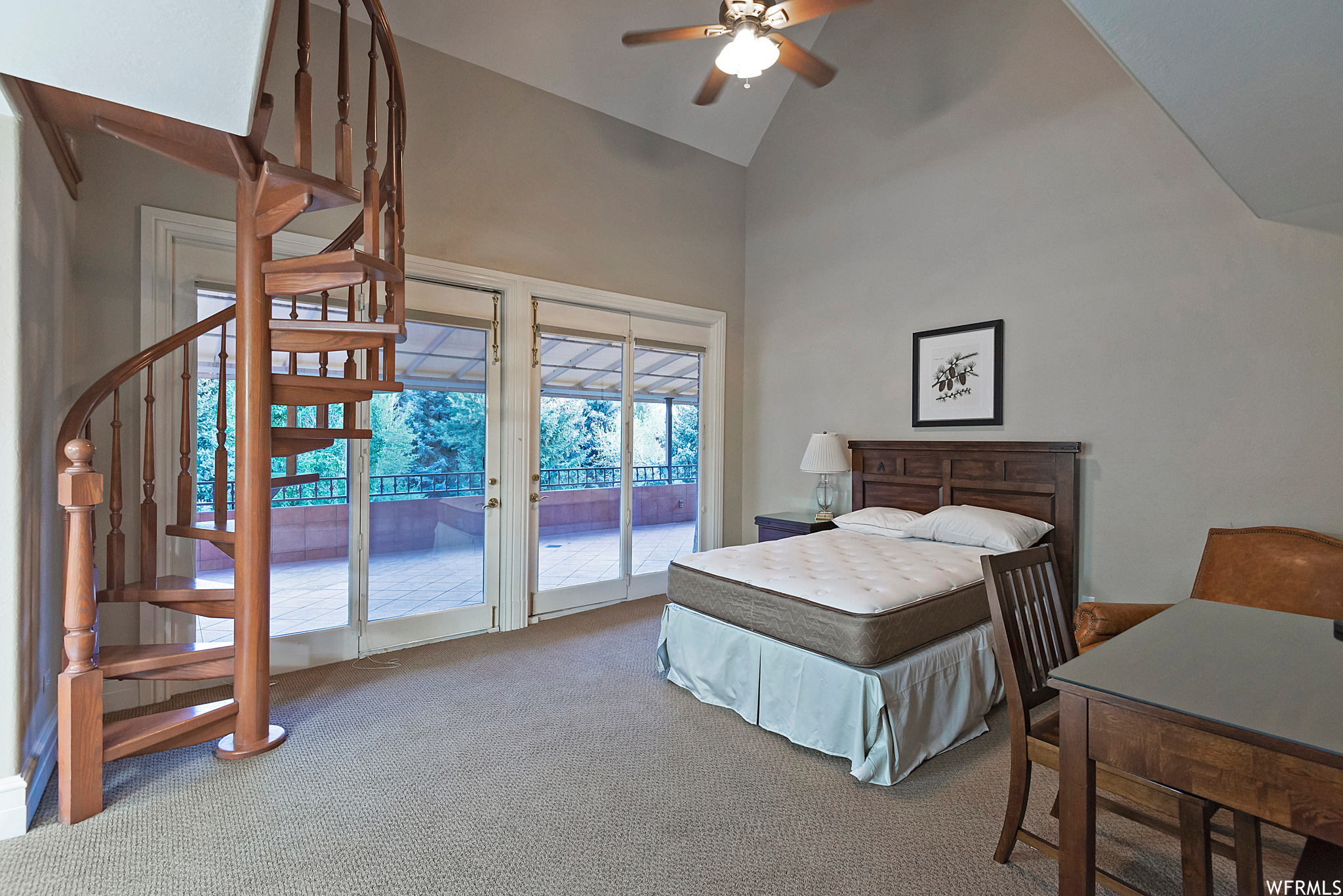 2945 E ROBIDOUX