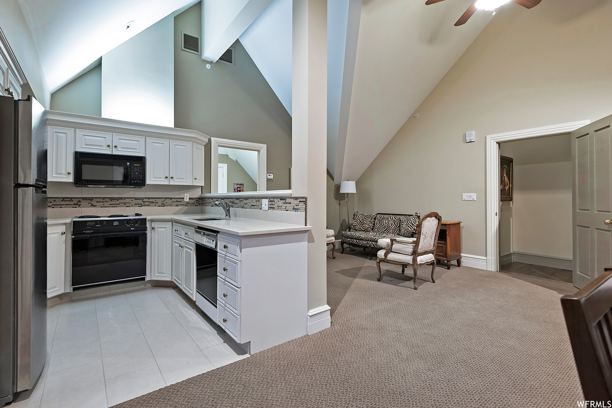 2945 E ROBIDOUX