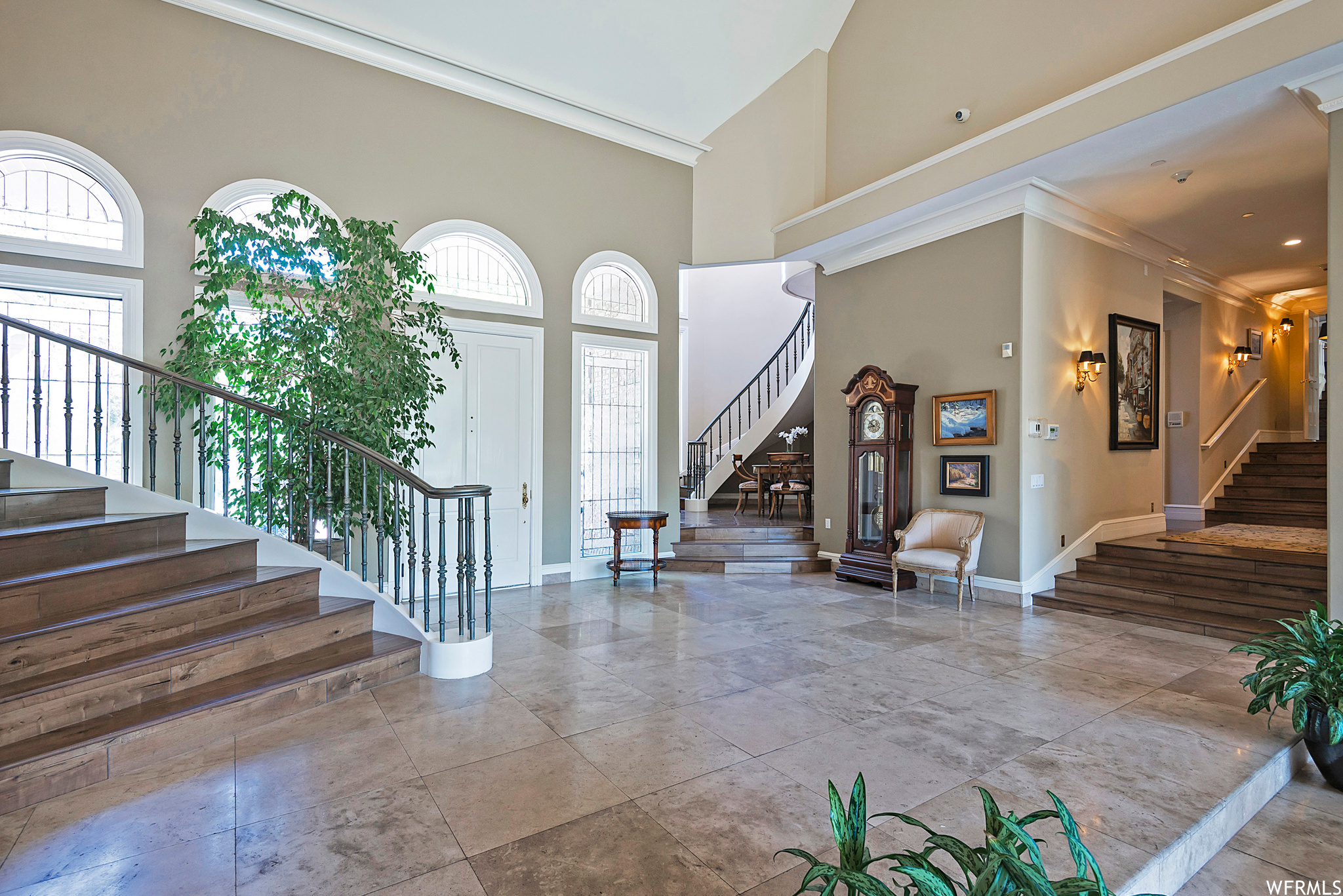 2945 E ROBIDOUX