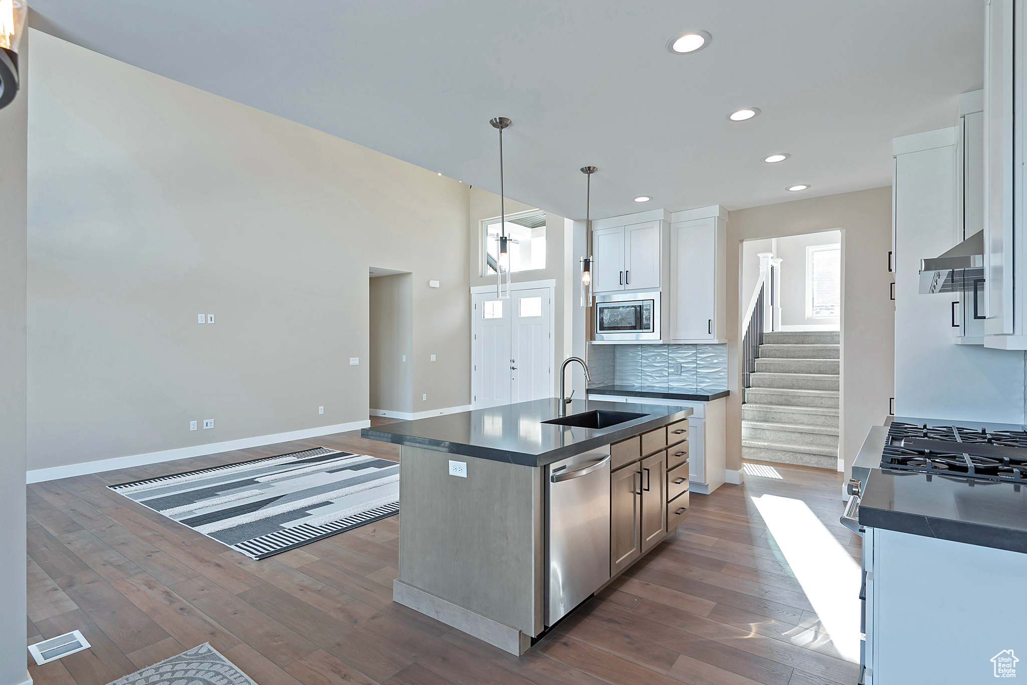 587 E MASH FARM CIR