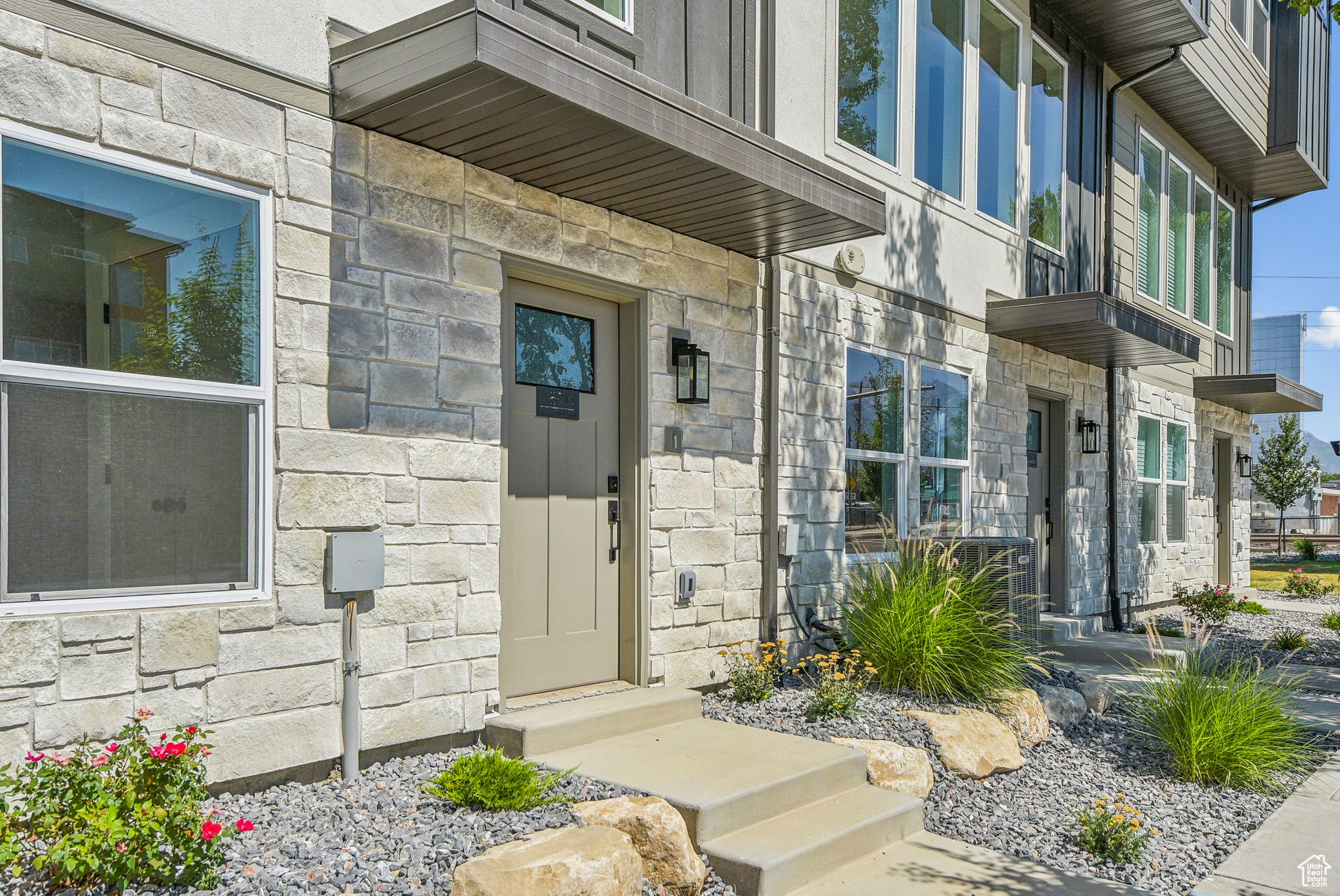89 W RYKER LN #9