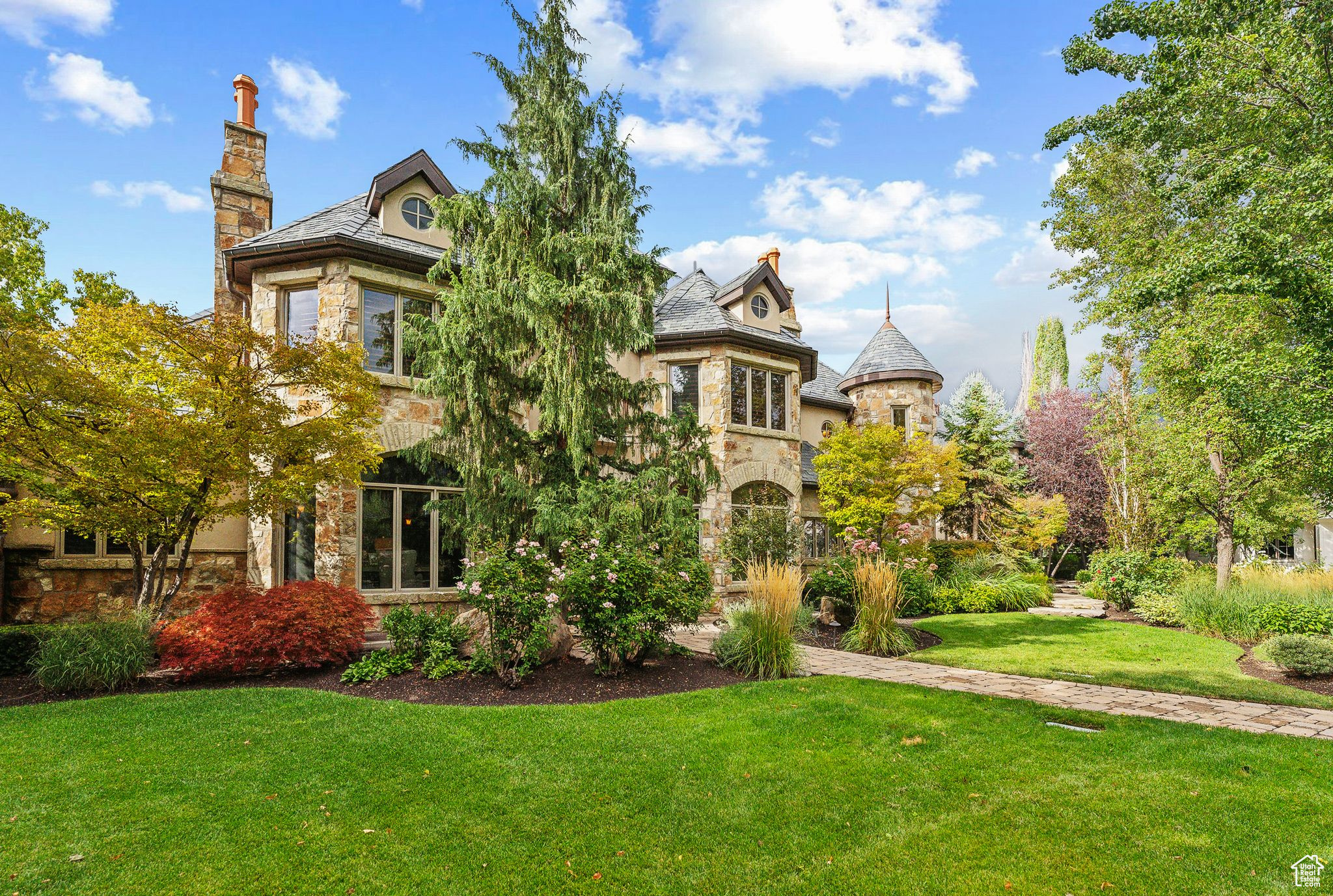 6120 S VERNESS CV